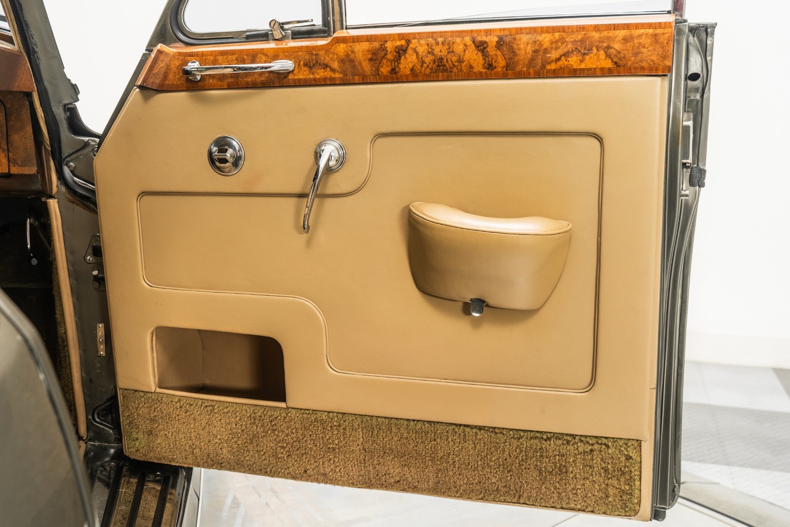 Rolls-Royce-Silver-Cloud-II-1960-Sedan-37