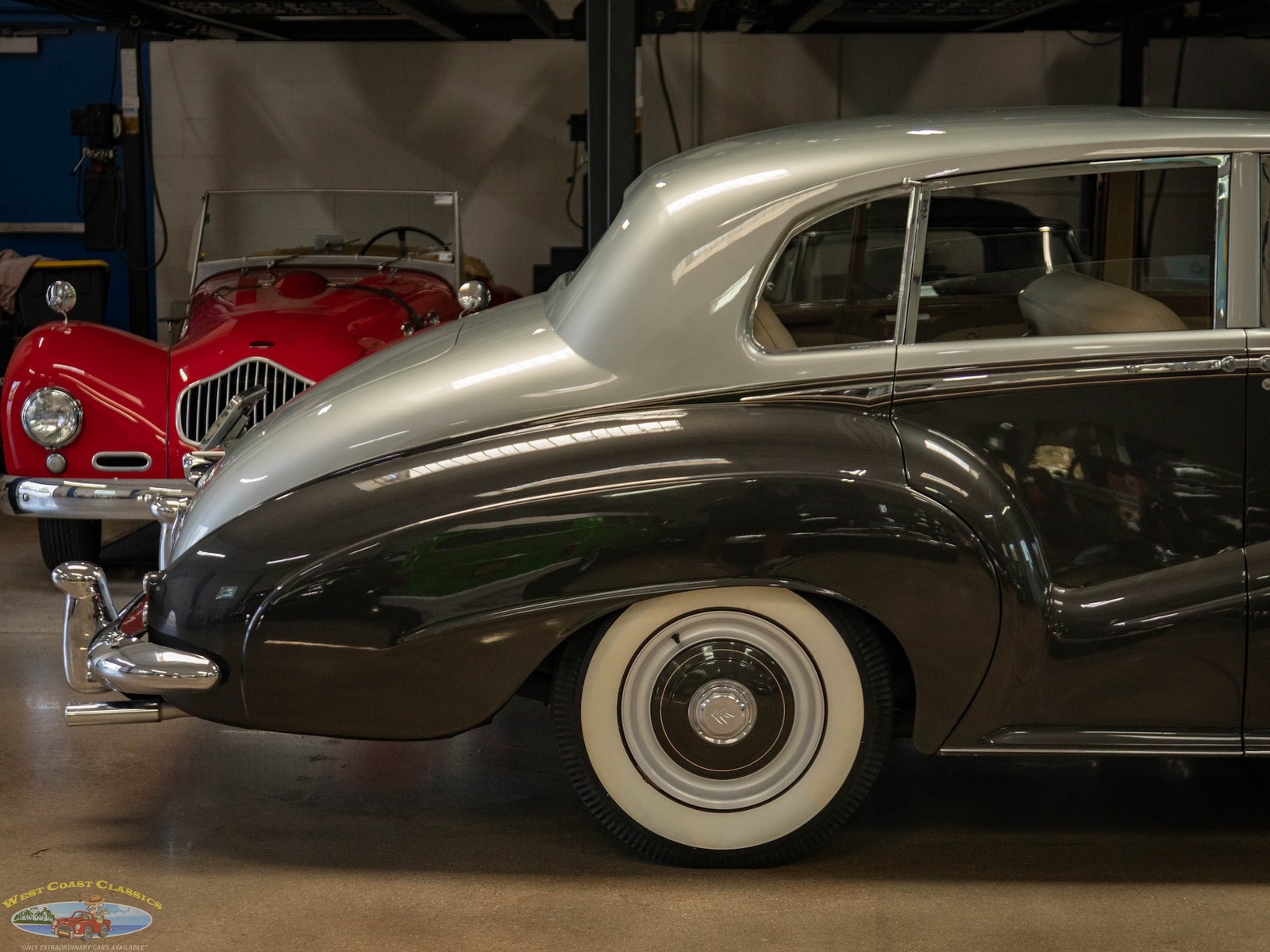 Rolls-Royce-Silver-Dawn-Lightweight-H.J.-Mulliner-1955-4-Door-Sedan-1