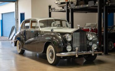Rolls-Royce-Silver-Dawn-Lightweight-H.J.-Mulliner-1955-4-Door-Sedan-10