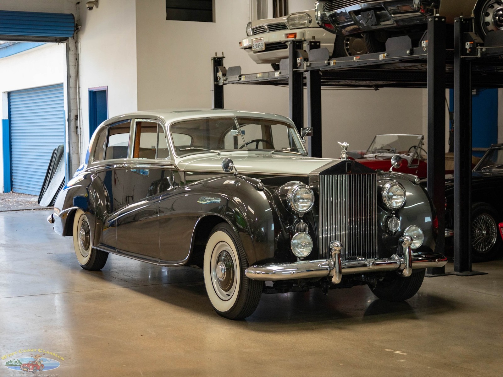 Rolls-Royce-Silver-Dawn-Lightweight-H.J.-Mulliner-1955-4-Door-Sedan-10