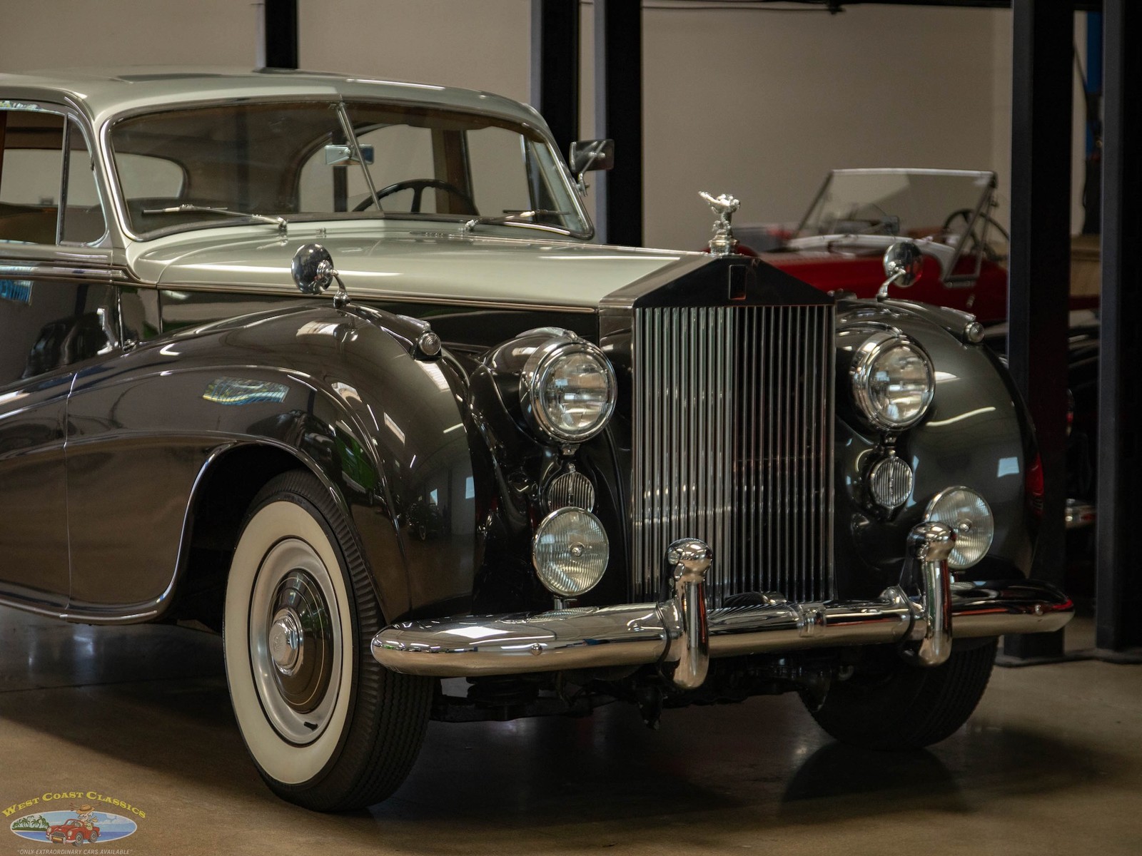 Rolls-Royce-Silver-Dawn-Lightweight-H.J.-Mulliner-1955-4-Door-Sedan-12