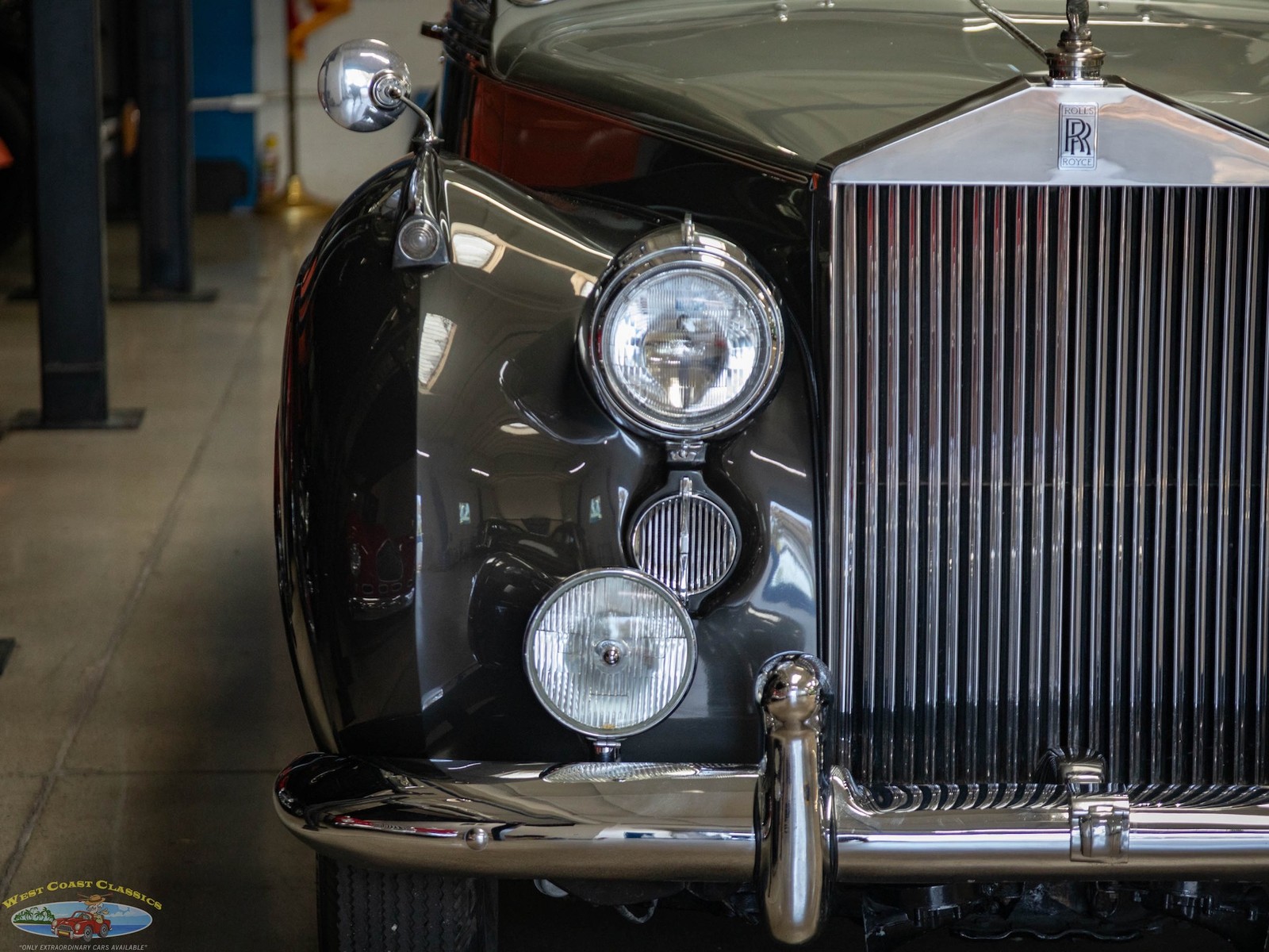 Rolls-Royce-Silver-Dawn-Lightweight-H.J.-Mulliner-1955-4-Door-Sedan-15