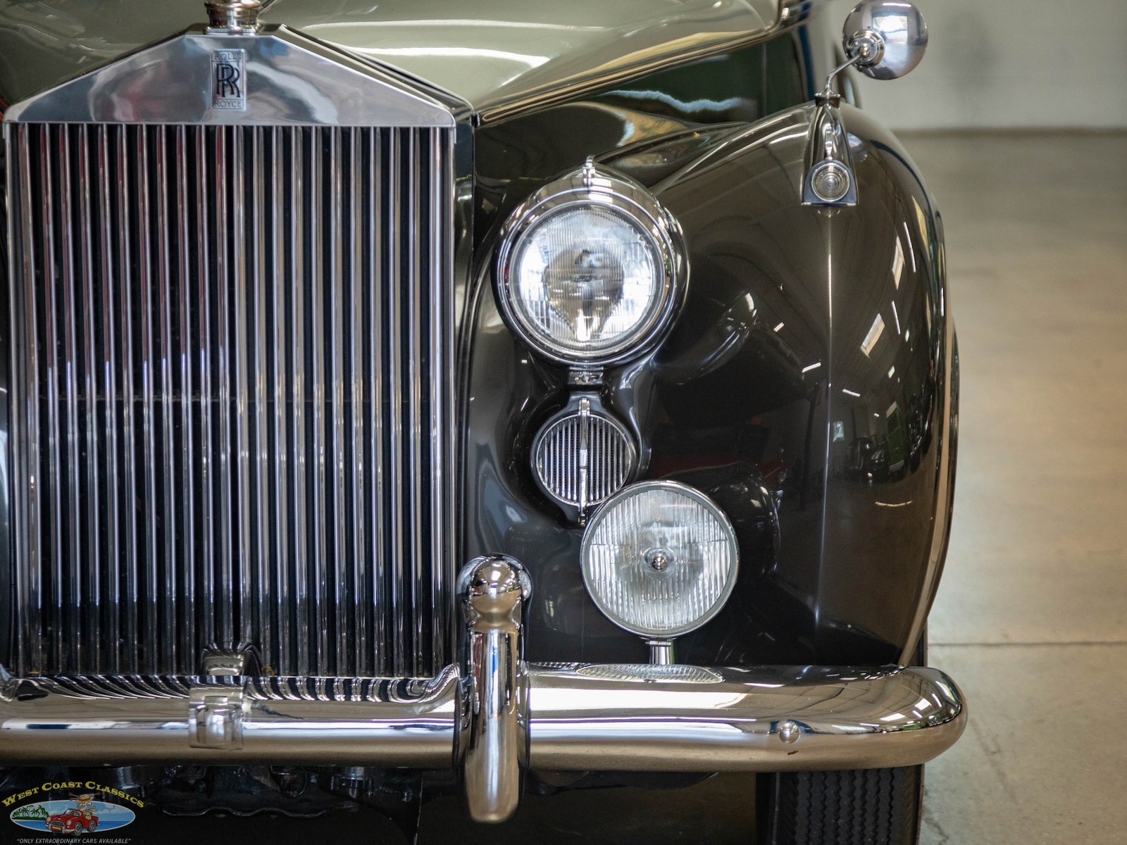 Rolls-Royce-Silver-Dawn-Lightweight-H.J.-Mulliner-1955-4-Door-Sedan-17