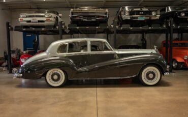 Rolls-Royce-Silver-Dawn-Lightweight-H.J.-Mulliner-1955-4-Door-Sedan-2