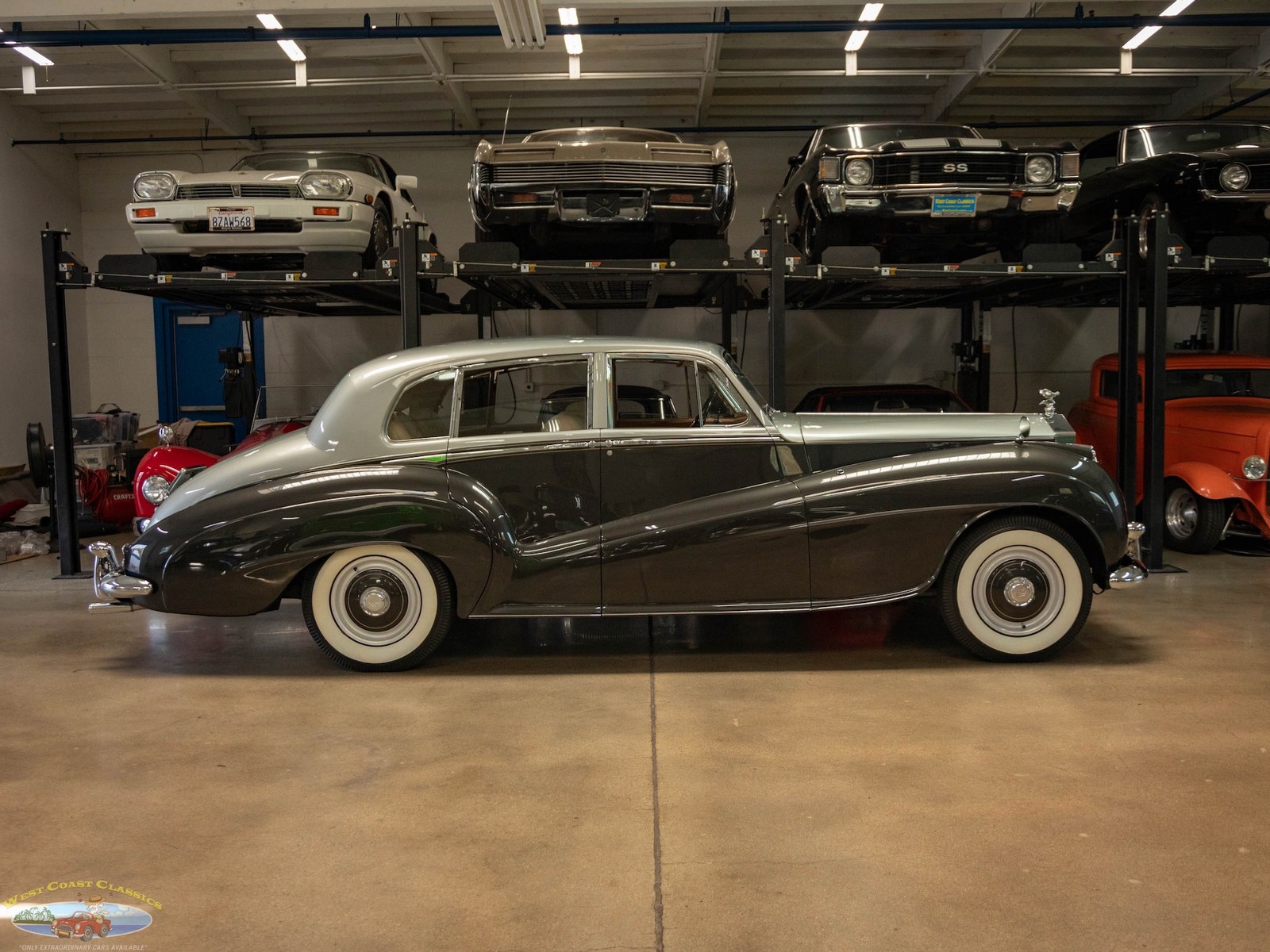 Rolls-Royce-Silver-Dawn-Lightweight-H.J.-Mulliner-1955-4-Door-Sedan-2