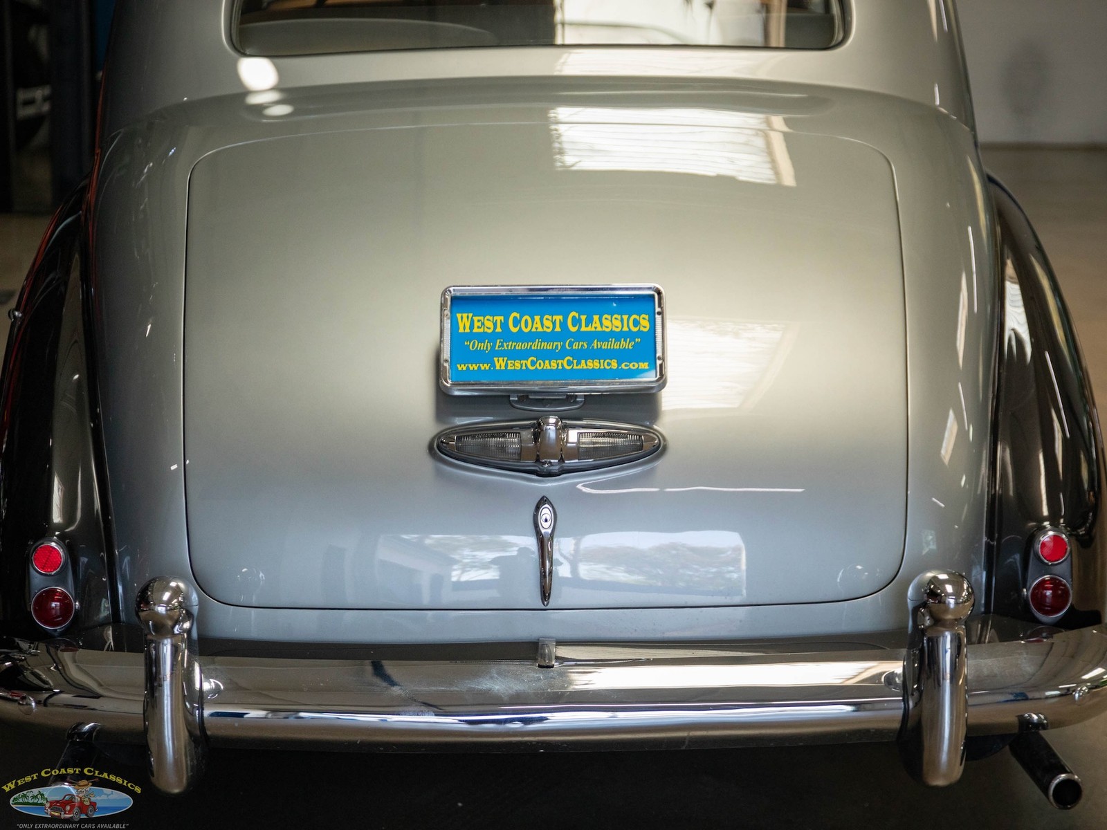 Rolls-Royce-Silver-Dawn-Lightweight-H.J.-Mulliner-1955-4-Door-Sedan-20