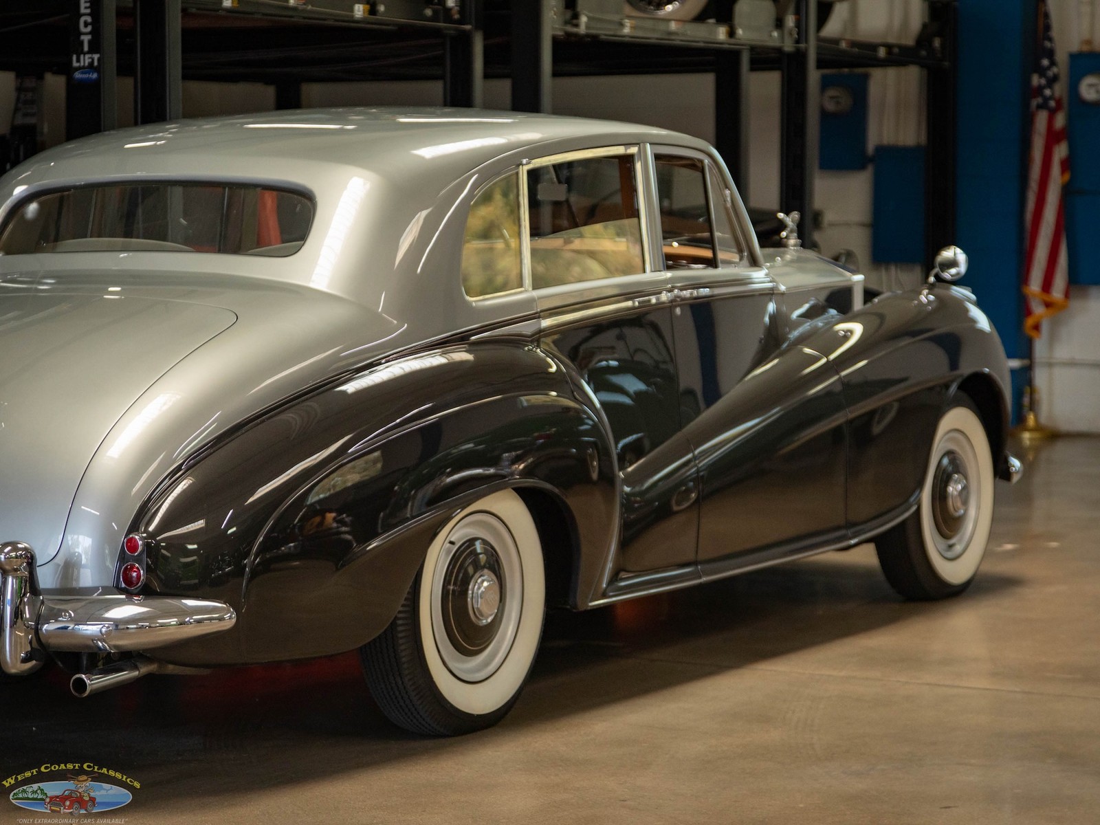 Rolls-Royce-Silver-Dawn-Lightweight-H.J.-Mulliner-1955-4-Door-Sedan-27