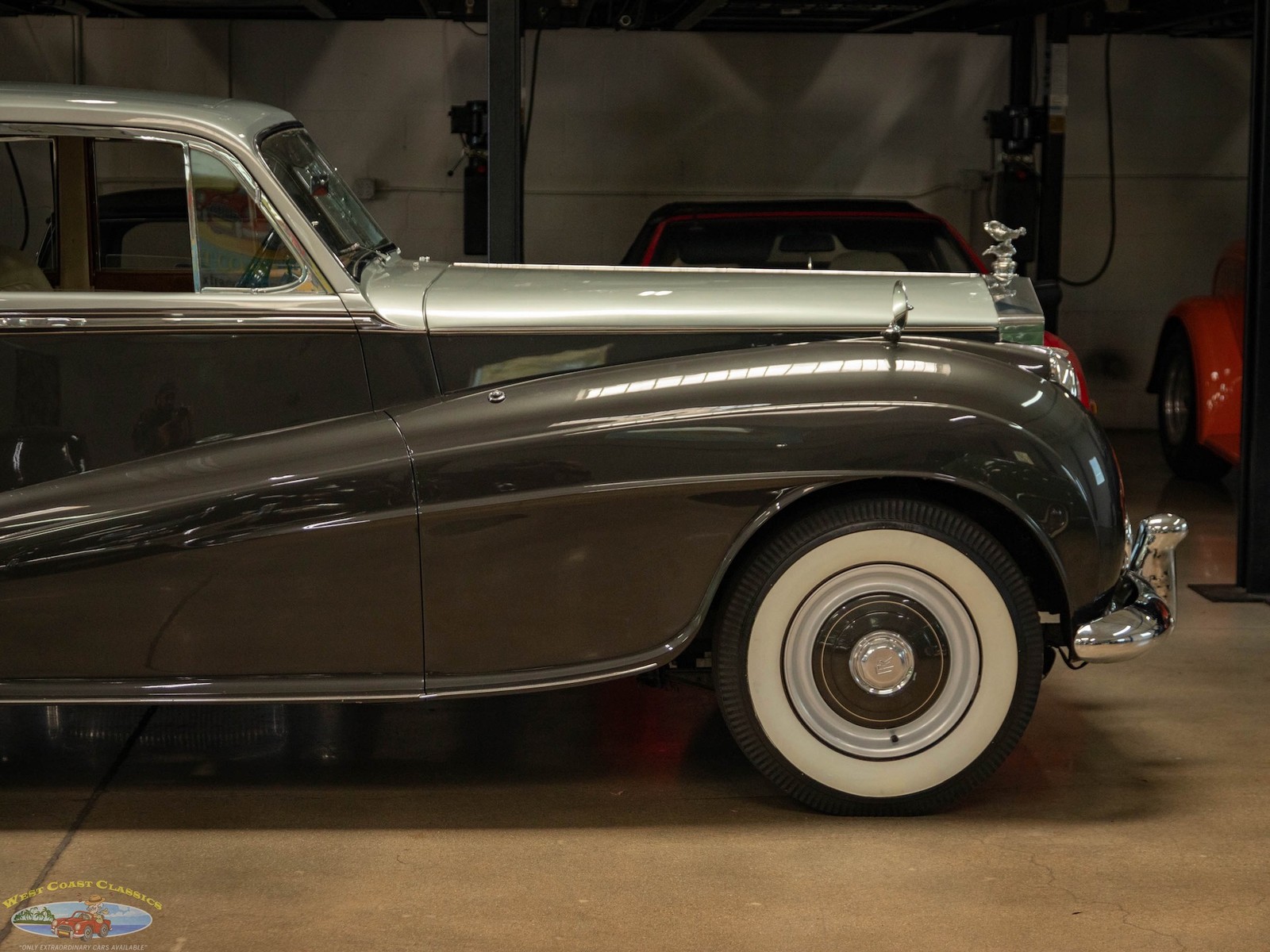 Rolls-Royce-Silver-Dawn-Lightweight-H.J.-Mulliner-1955-4-Door-Sedan-3