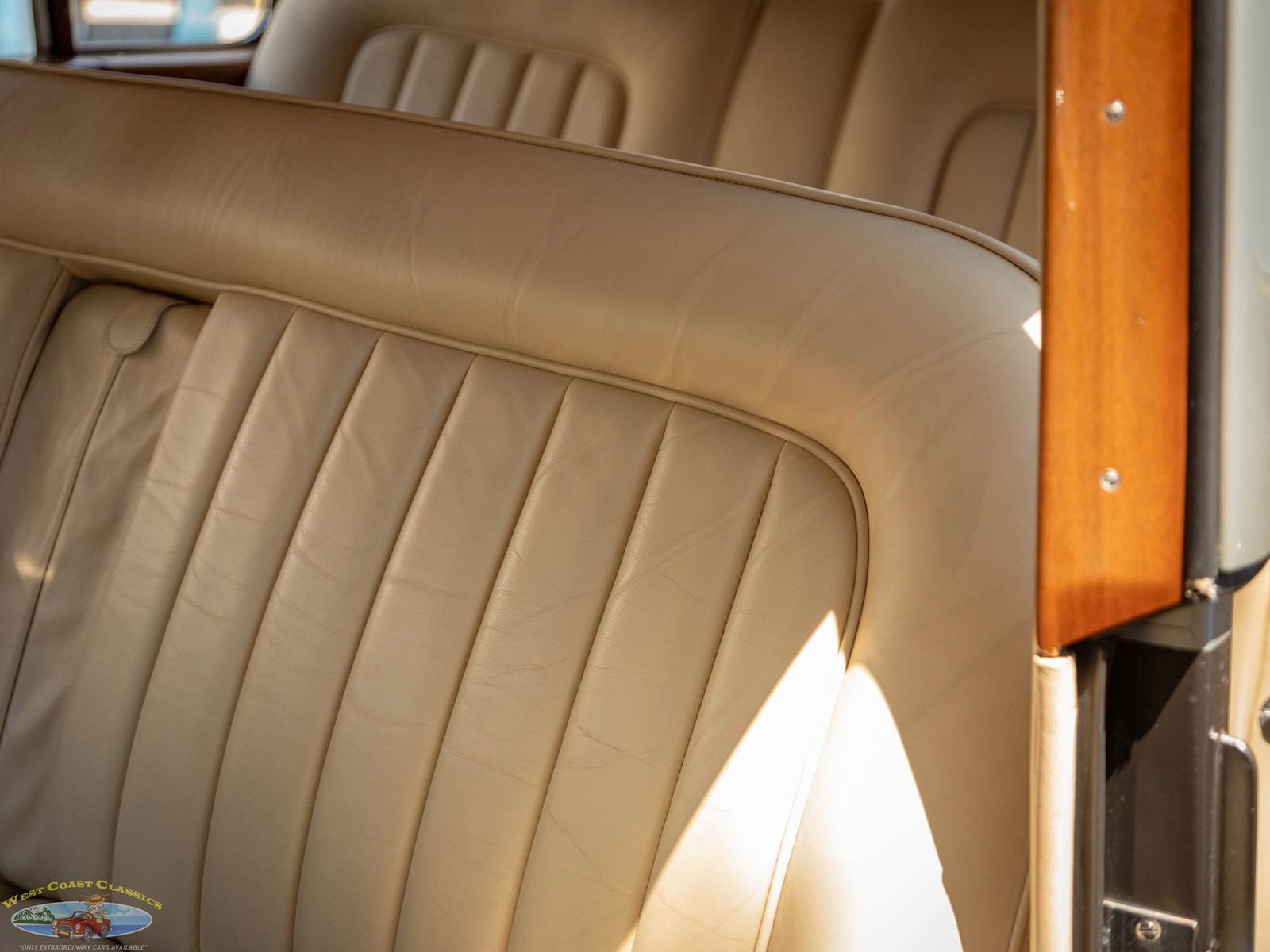 Rolls-Royce-Silver-Dawn-Lightweight-H.J.-Mulliner-1955-4-Door-Sedan-30