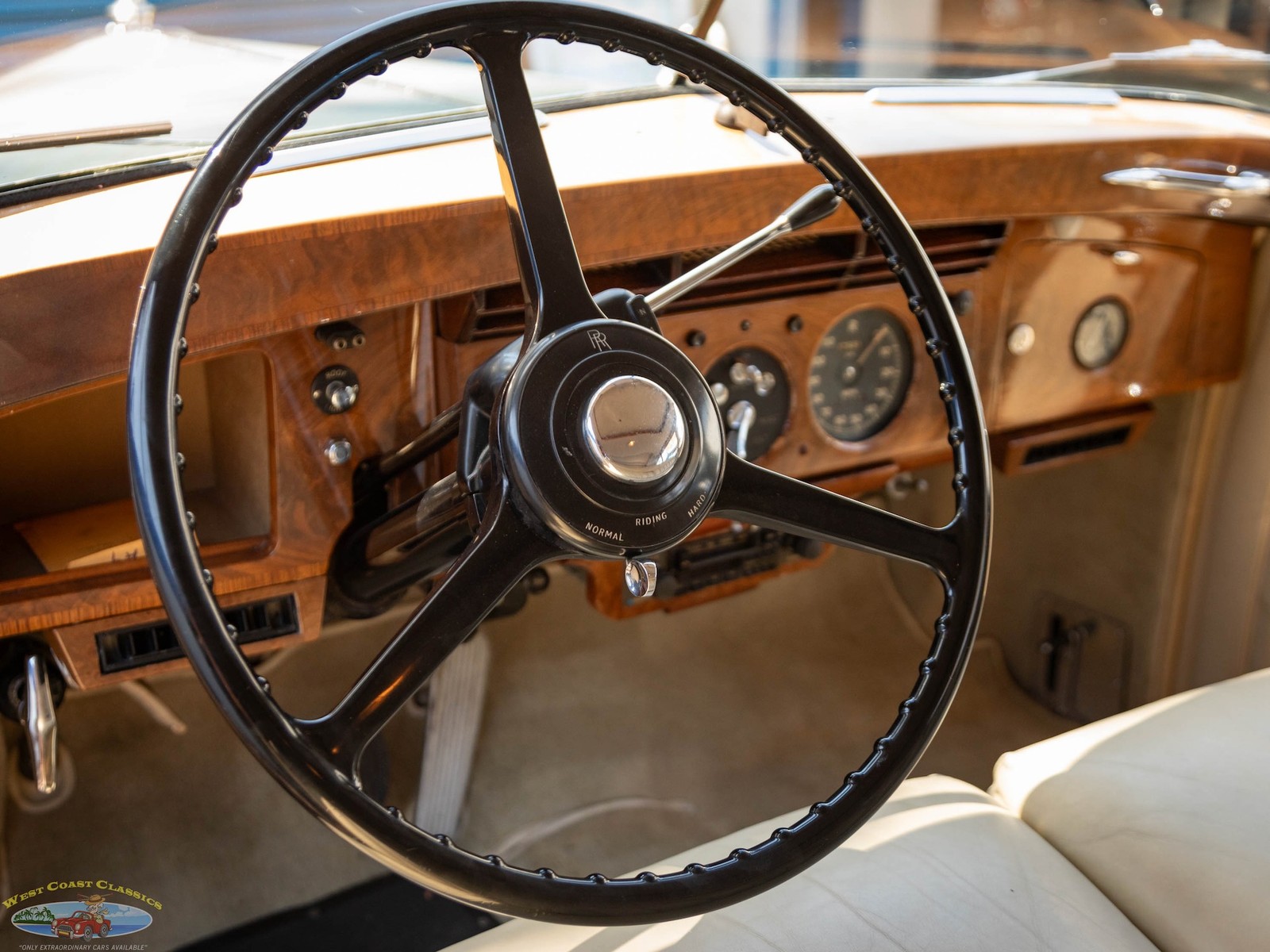 Rolls-Royce-Silver-Dawn-Lightweight-H.J.-Mulliner-1955-4-Door-Sedan-33