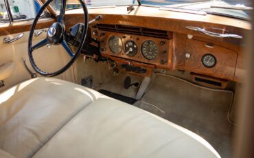 Rolls-Royce-Silver-Dawn-Lightweight-H.J.-Mulliner-1955-4-Door-Sedan-35