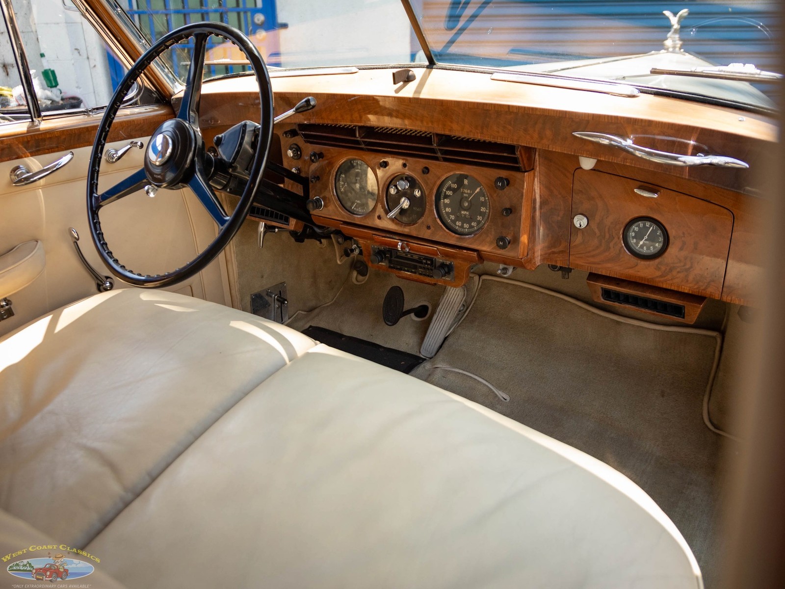 Rolls-Royce-Silver-Dawn-Lightweight-H.J.-Mulliner-1955-4-Door-Sedan-35