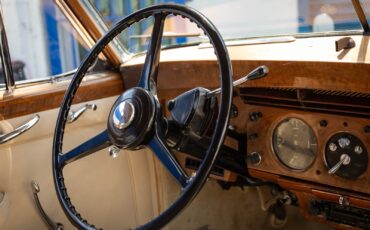 Rolls-Royce-Silver-Dawn-Lightweight-H.J.-Mulliner-1955-4-Door-Sedan-36