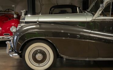 Rolls-Royce-Silver-Dawn-Lightweight-H.J.-Mulliner-1955-4-Door-Sedan-4