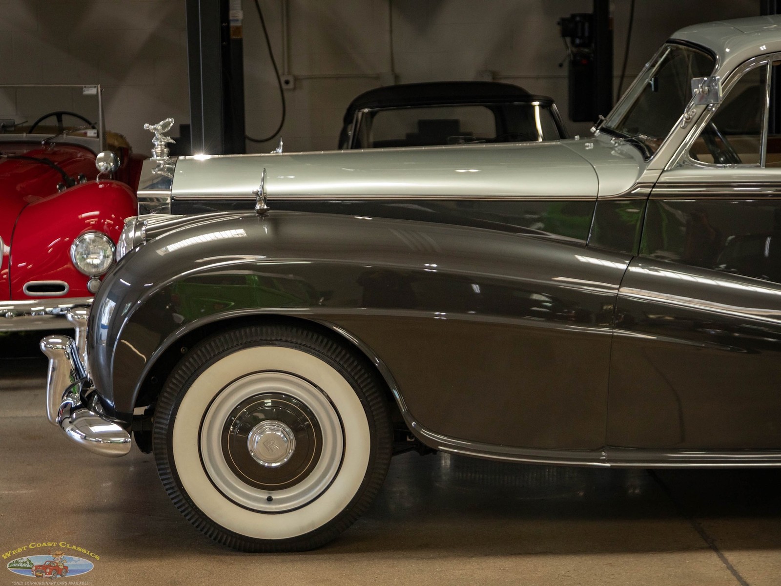 Rolls-Royce-Silver-Dawn-Lightweight-H.J.-Mulliner-1955-4-Door-Sedan-4