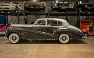 Rolls-Royce-Silver-Dawn-Lightweight-H.J.-Mulliner-1955-4-Door-Sedan-6