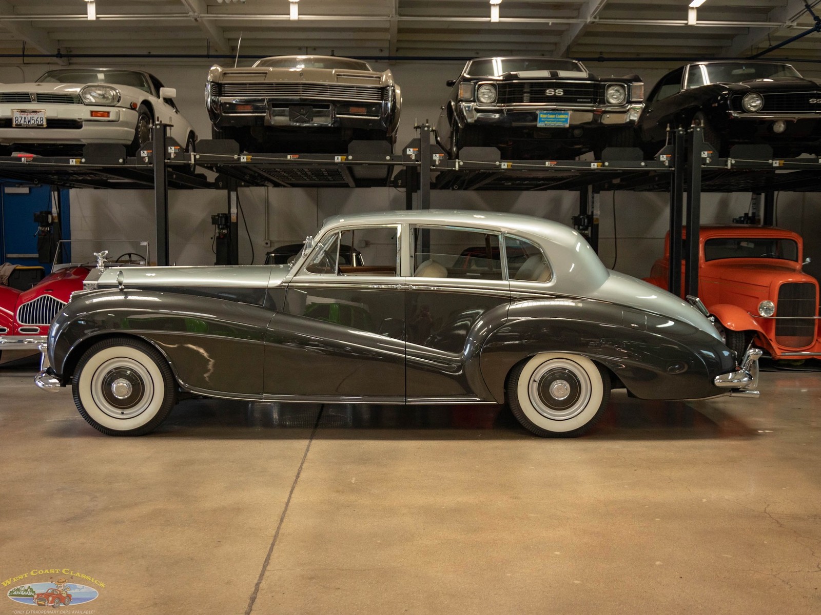 Rolls-Royce-Silver-Dawn-Lightweight-H.J.-Mulliner-1955-4-Door-Sedan-6