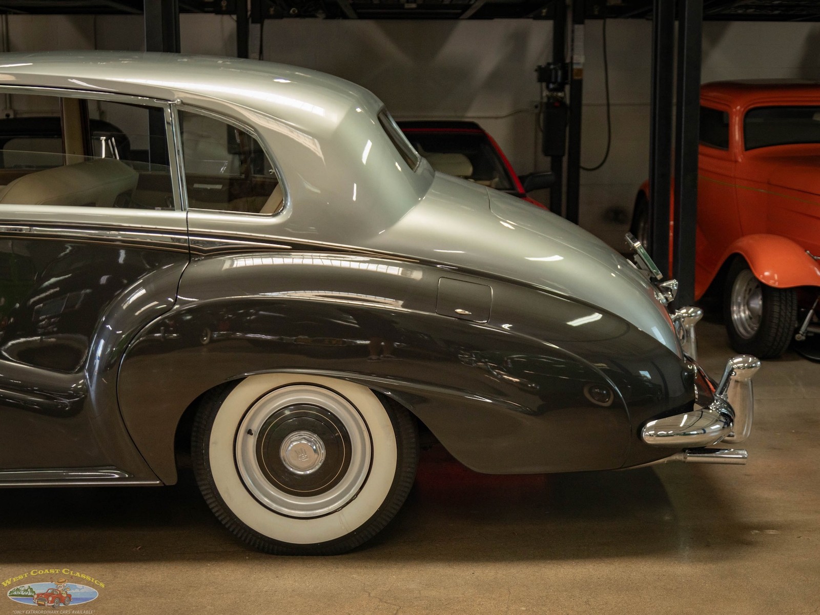 Rolls-Royce-Silver-Dawn-Lightweight-H.J.-Mulliner-1955-4-Door-Sedan-7