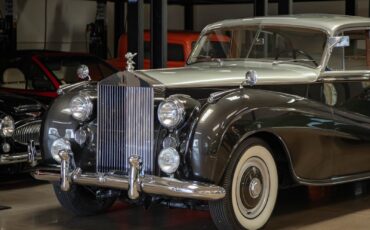 Rolls-Royce-Silver-Dawn-Lightweight-H.J.-Mulliner-1955-4-Door-Sedan-8