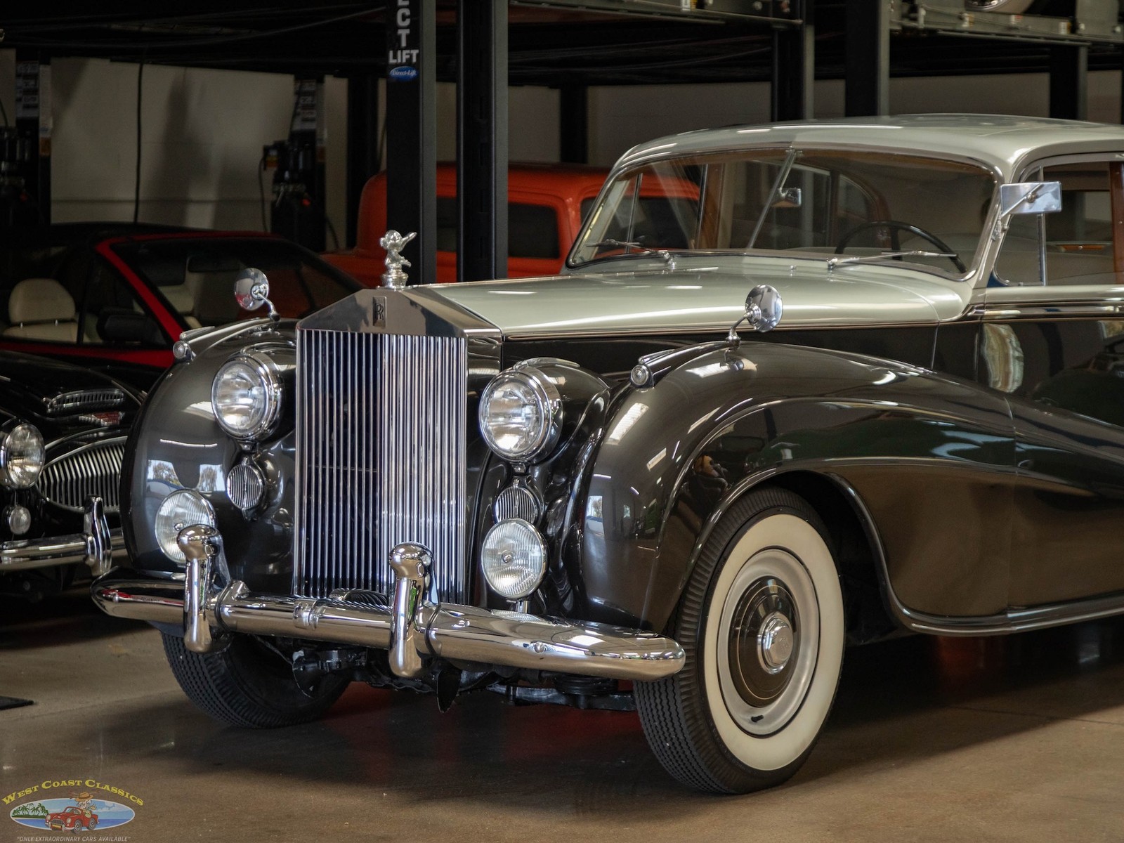 Rolls-Royce-Silver-Dawn-Lightweight-H.J.-Mulliner-1955-4-Door-Sedan-8