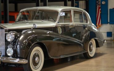 Rolls-Royce-Silver-Dawn-Lightweight-H.J.-Mulliner-1955-4-Door-Sedan-9
