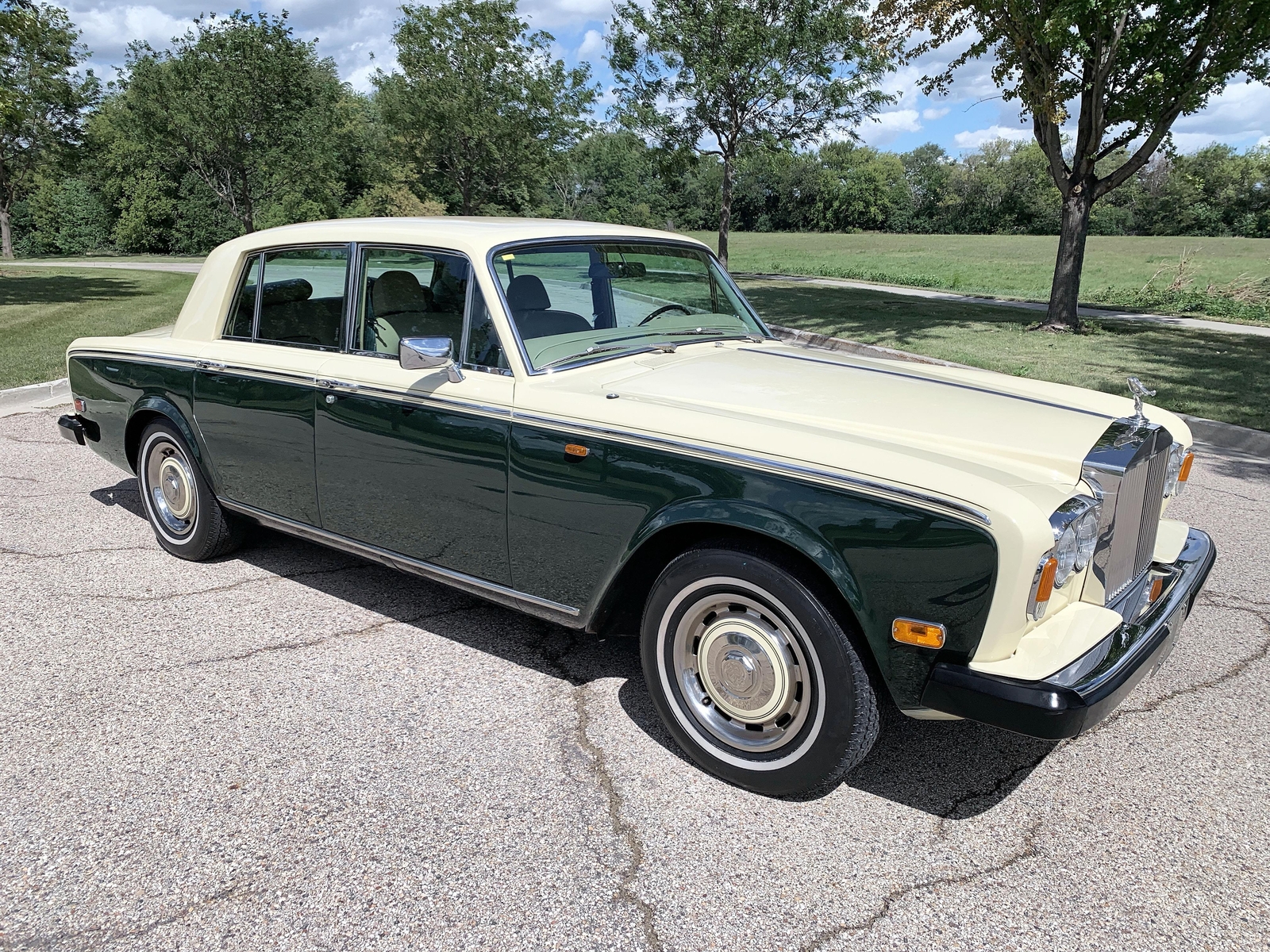 Rolls-Royce-Silver-Shadow-II-1979-Sedan-1