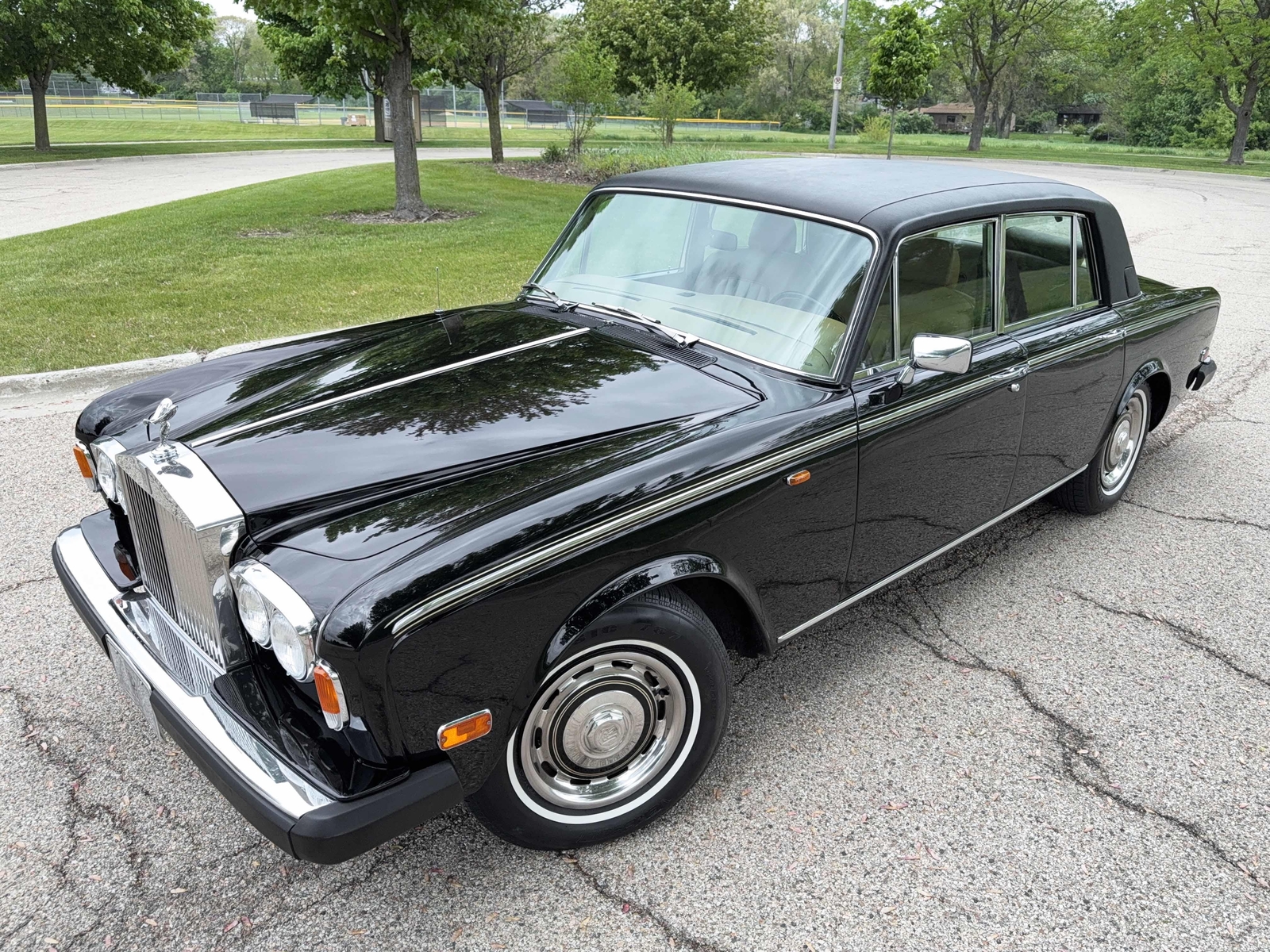 Rolls-Royce-Silver-Shadow-II-1979-Sedan-1
