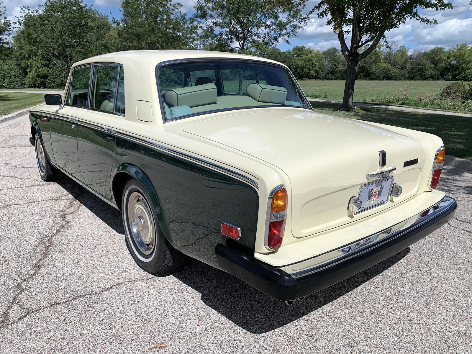 Rolls-Royce-Silver-Shadow-II-1979-Sedan-10