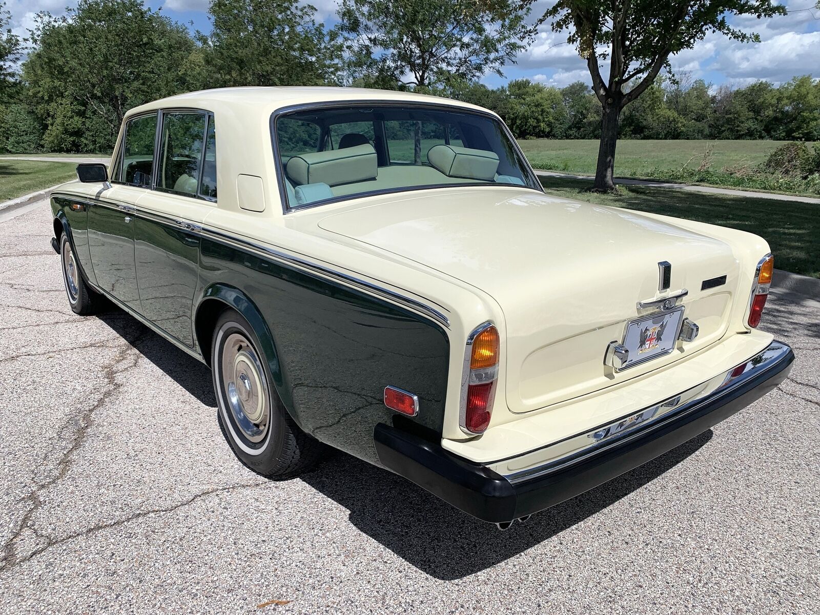 Rolls-Royce-Silver-Shadow-II-1979-Sedan-10