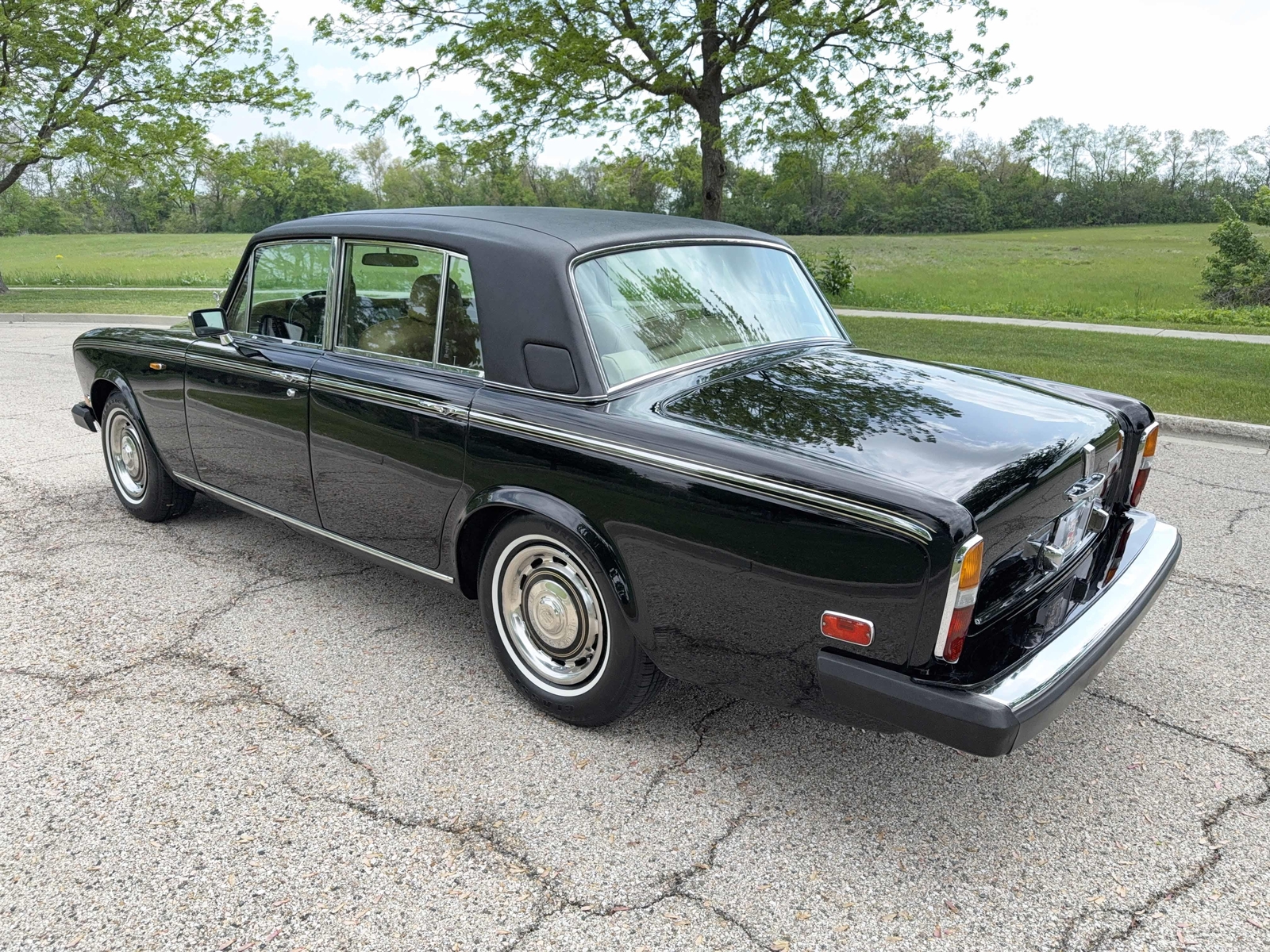Rolls-Royce-Silver-Shadow-II-1979-Sedan-10