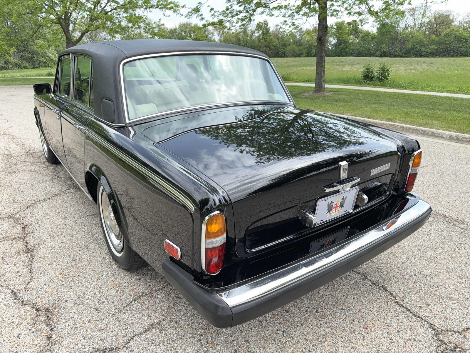 Rolls-Royce-Silver-Shadow-II-1979-Sedan-11