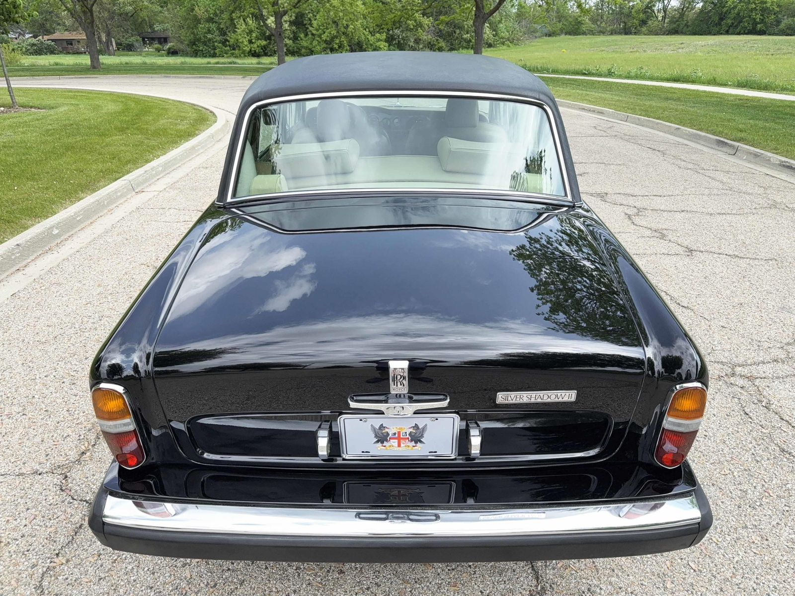 Rolls-Royce-Silver-Shadow-II-1979-Sedan-12