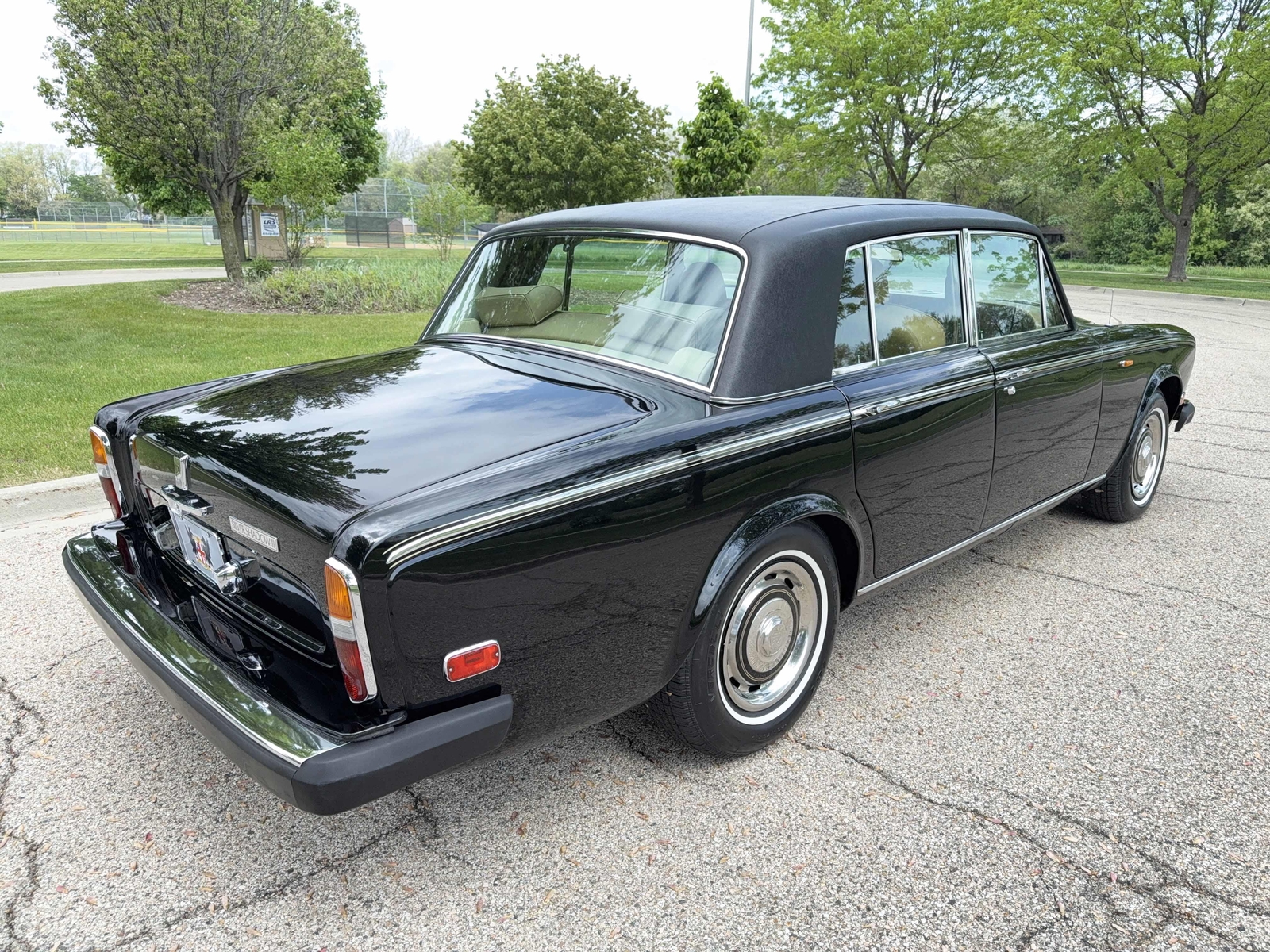 Rolls-Royce-Silver-Shadow-II-1979-Sedan-15