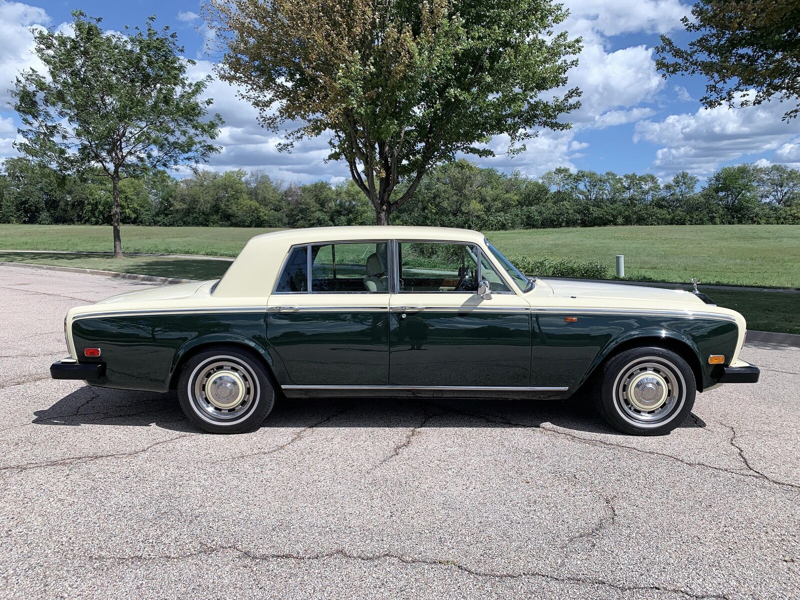 Rolls-Royce-Silver-Shadow-II-1979-Sedan-16