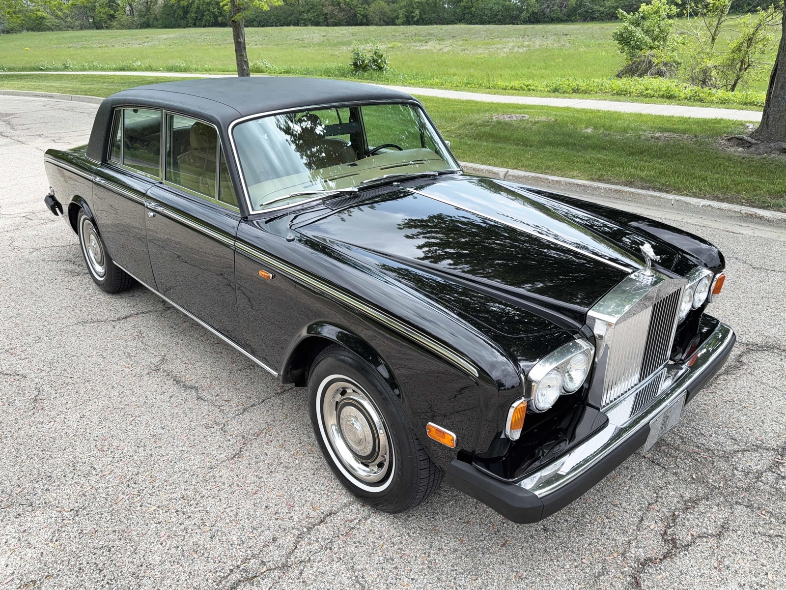 Rolls-Royce-Silver-Shadow-II-1979-Sedan-18