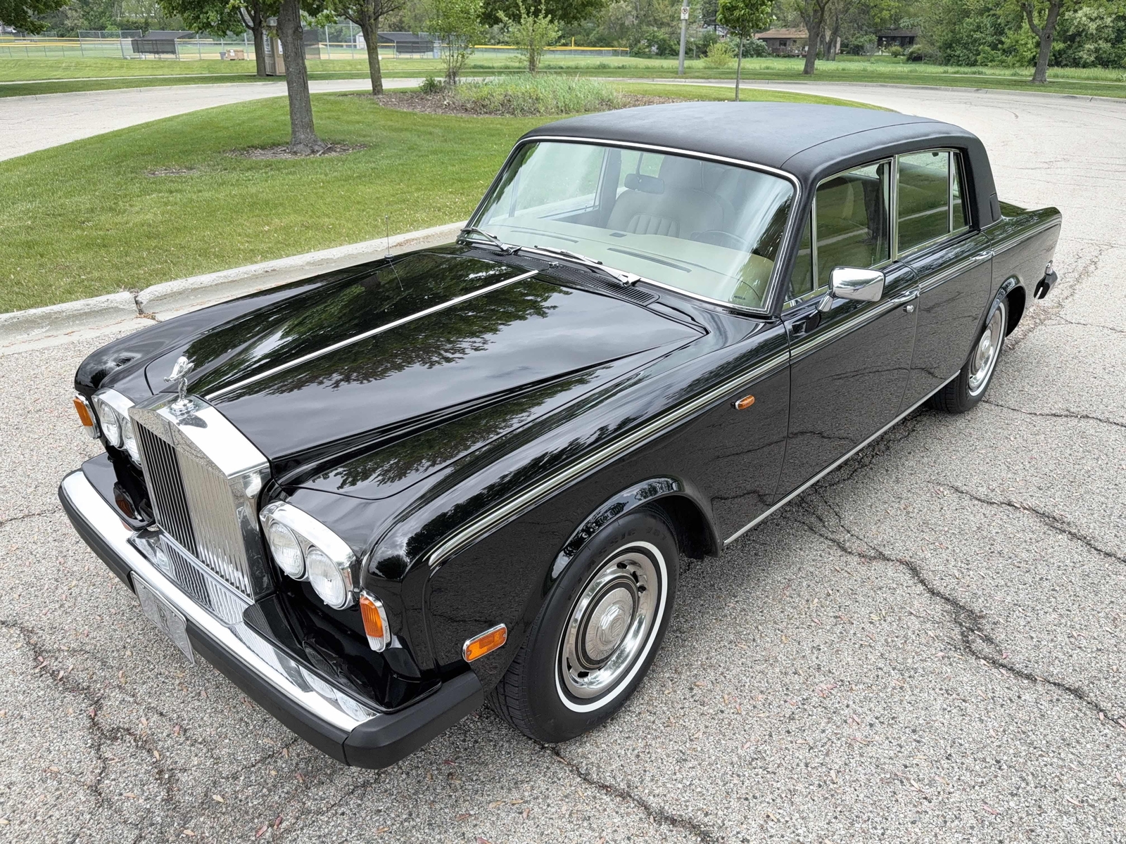 Rolls-Royce-Silver-Shadow-II-1979-Sedan-19