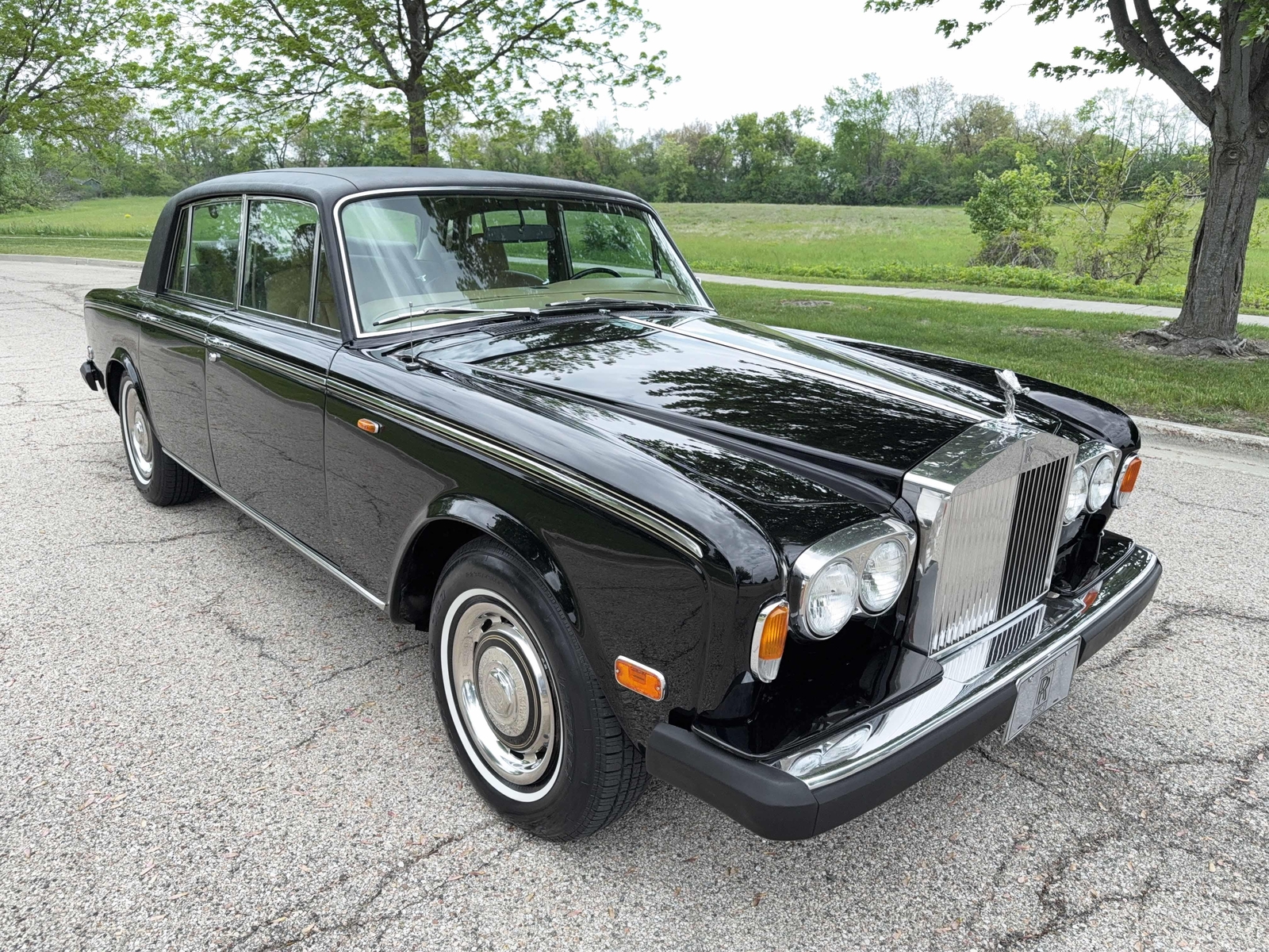 Rolls-Royce-Silver-Shadow-II-1979-Sedan-2