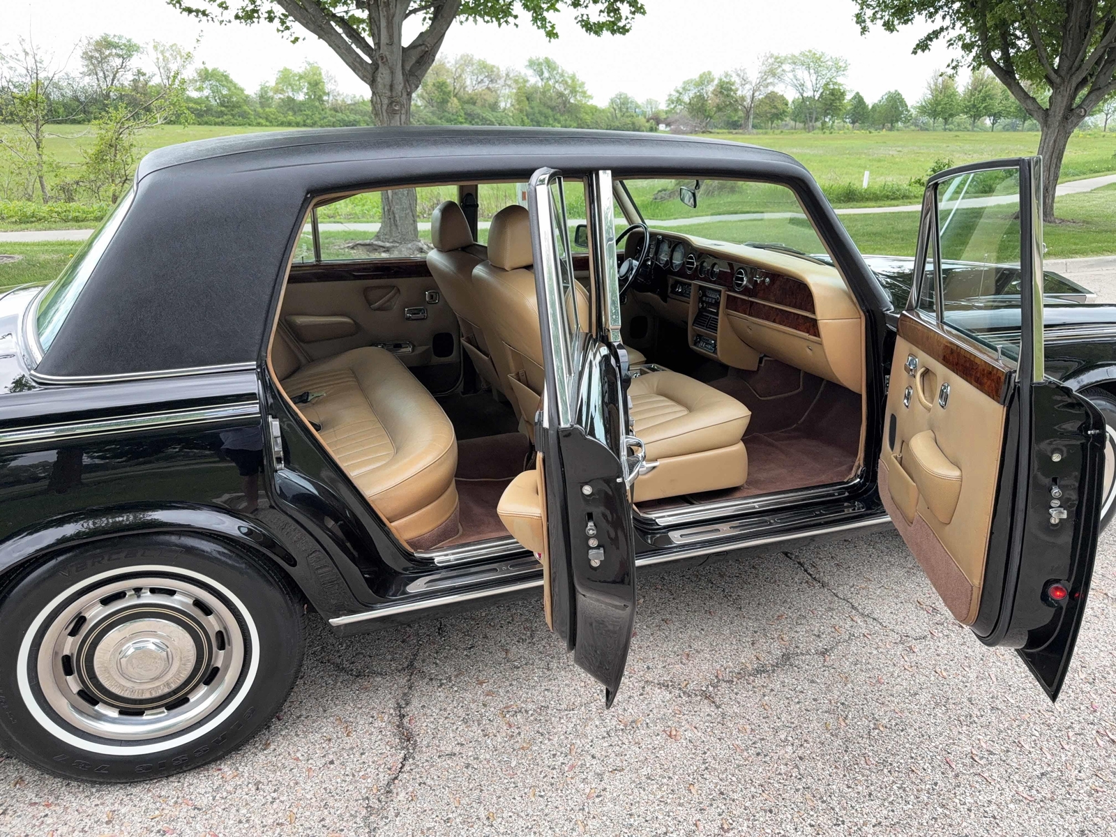 Rolls-Royce-Silver-Shadow-II-1979-Sedan-20