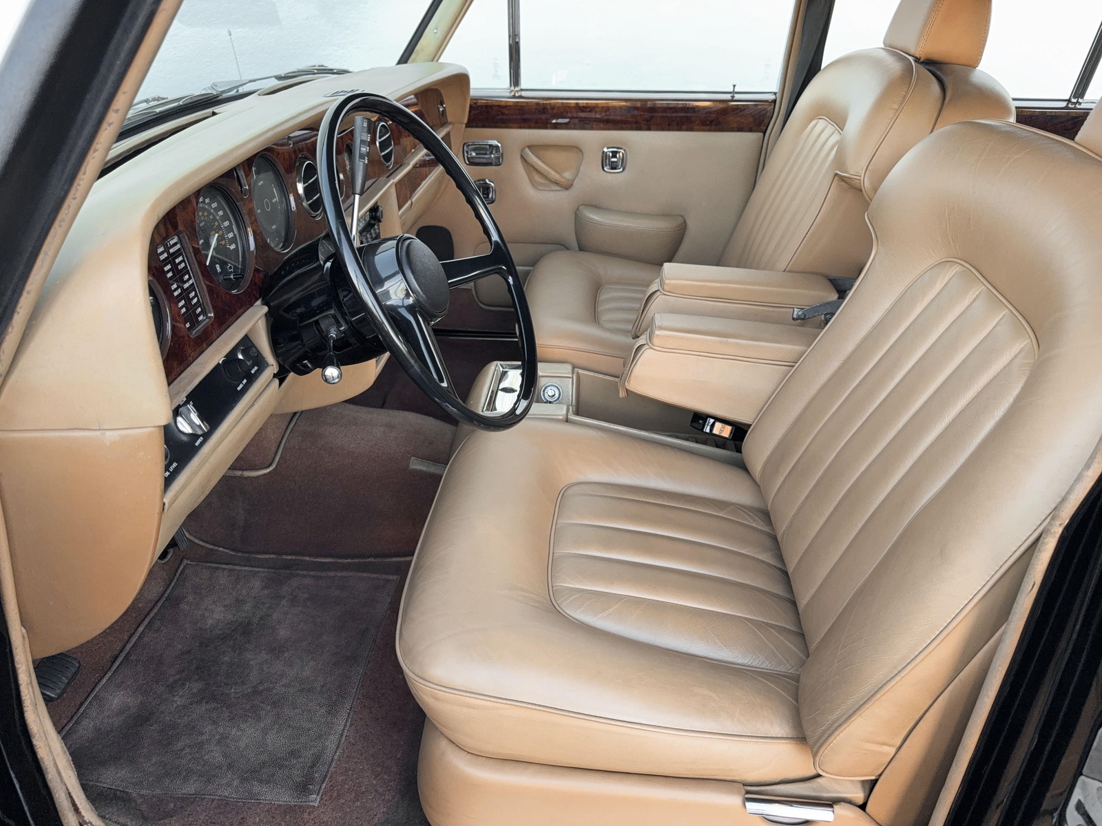 Rolls-Royce-Silver-Shadow-II-1979-Sedan-22