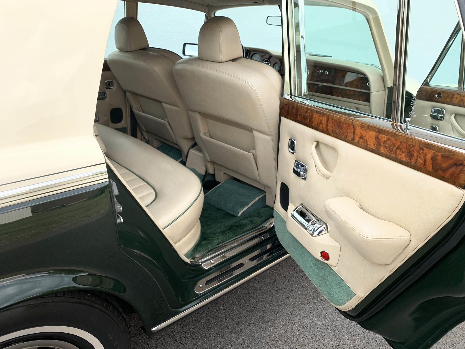 Rolls-Royce-Silver-Shadow-II-1979-Sedan-26