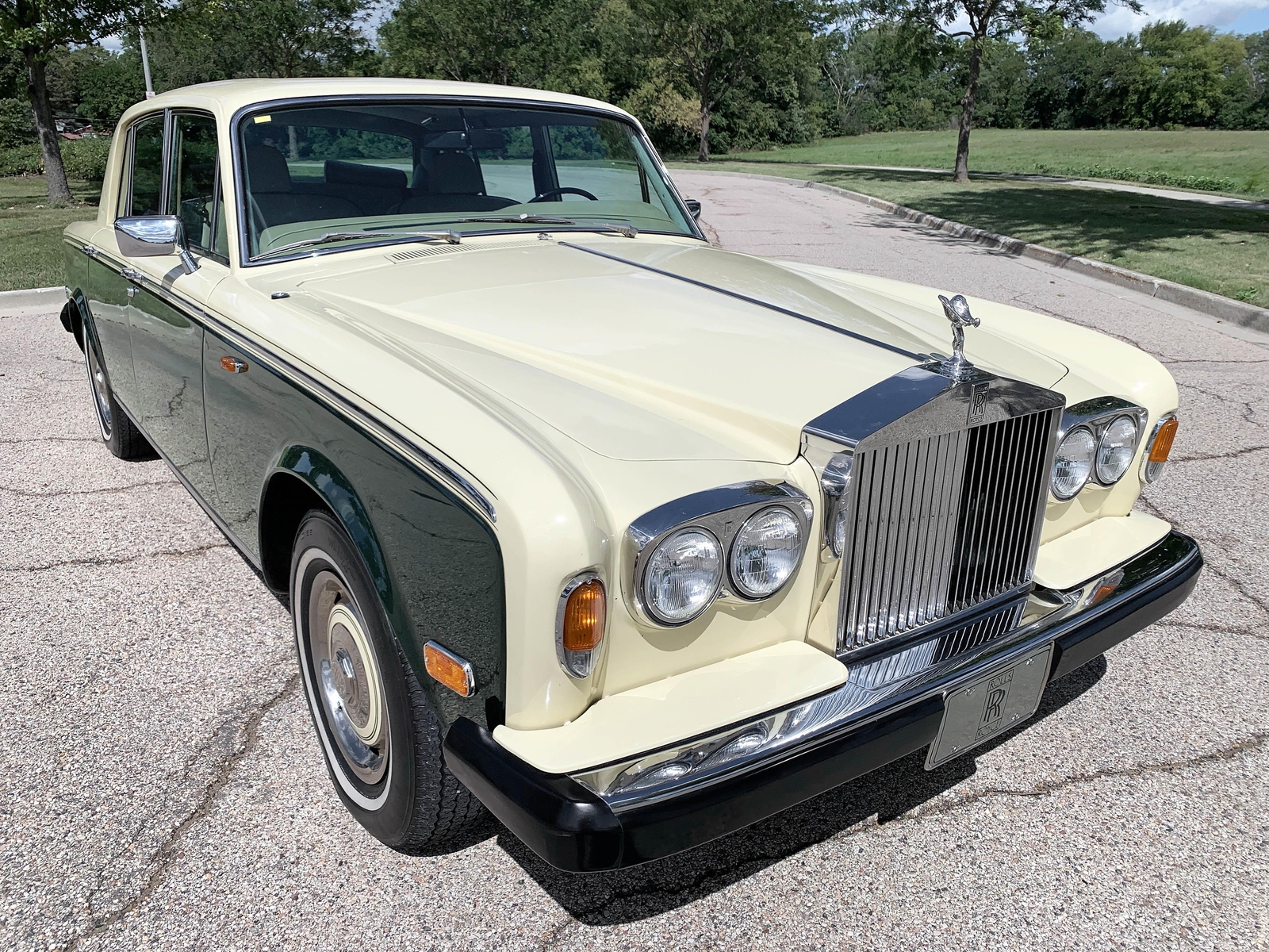 Rolls-Royce-Silver-Shadow-II-1979-Sedan-3