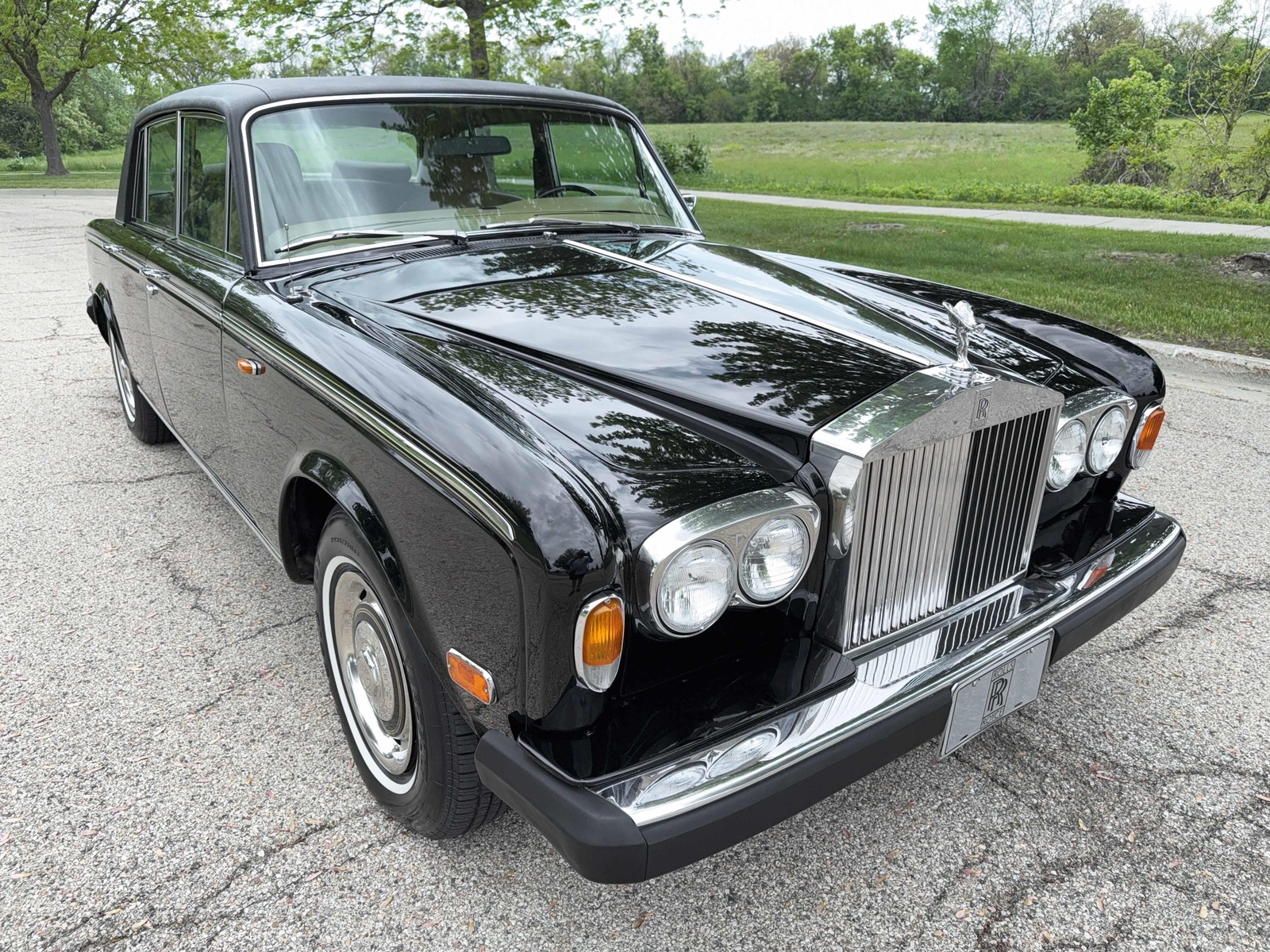 Rolls-Royce-Silver-Shadow-II-1979-Sedan-3