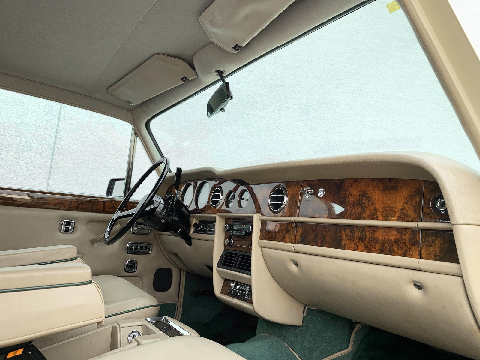 Rolls-Royce-Silver-Shadow-II-1979-Sedan-30