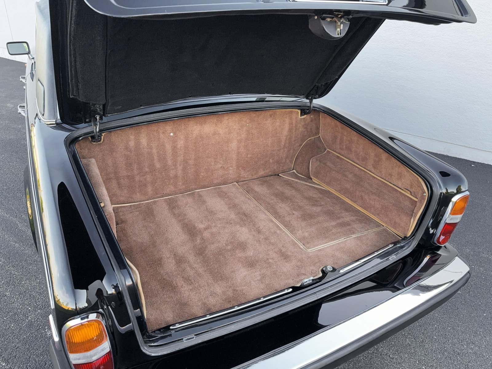 Rolls-Royce-Silver-Shadow-II-1979-Sedan-32