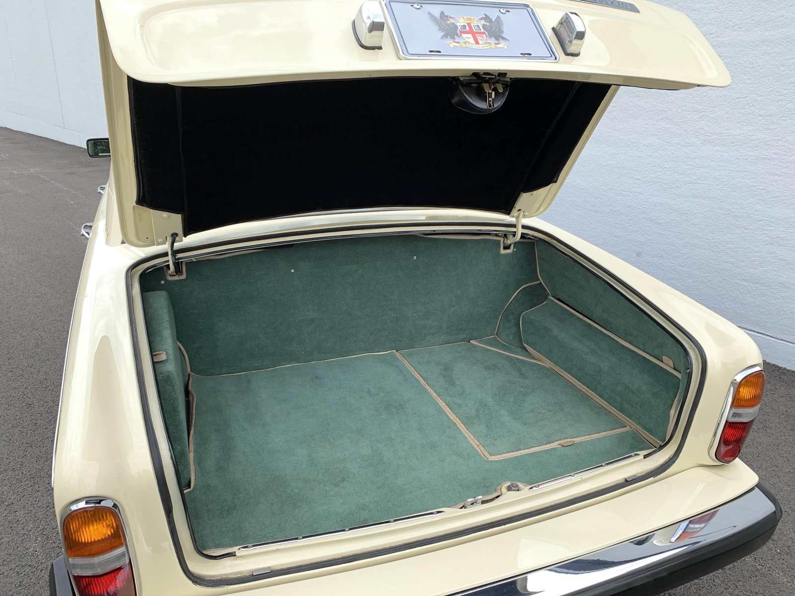 Rolls-Royce-Silver-Shadow-II-1979-Sedan-33