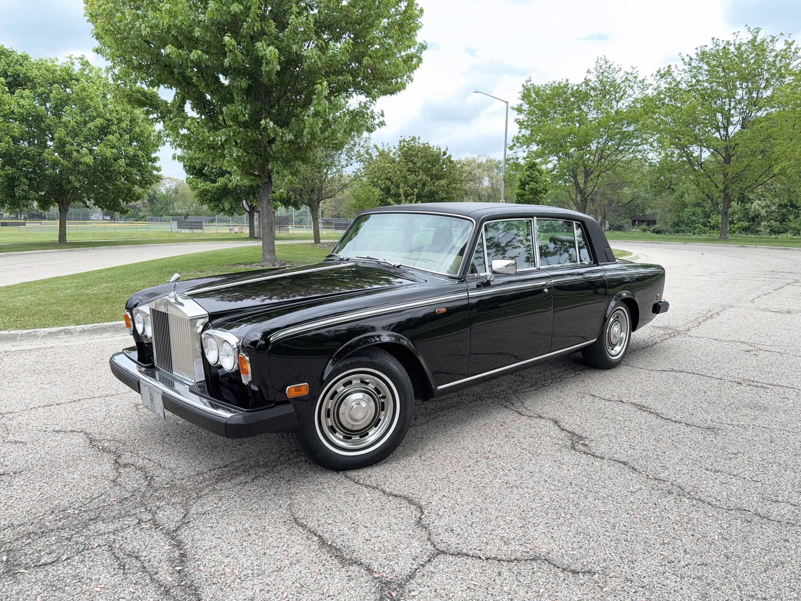 Rolls-Royce-Silver-Shadow-II-1979-Sedan-35