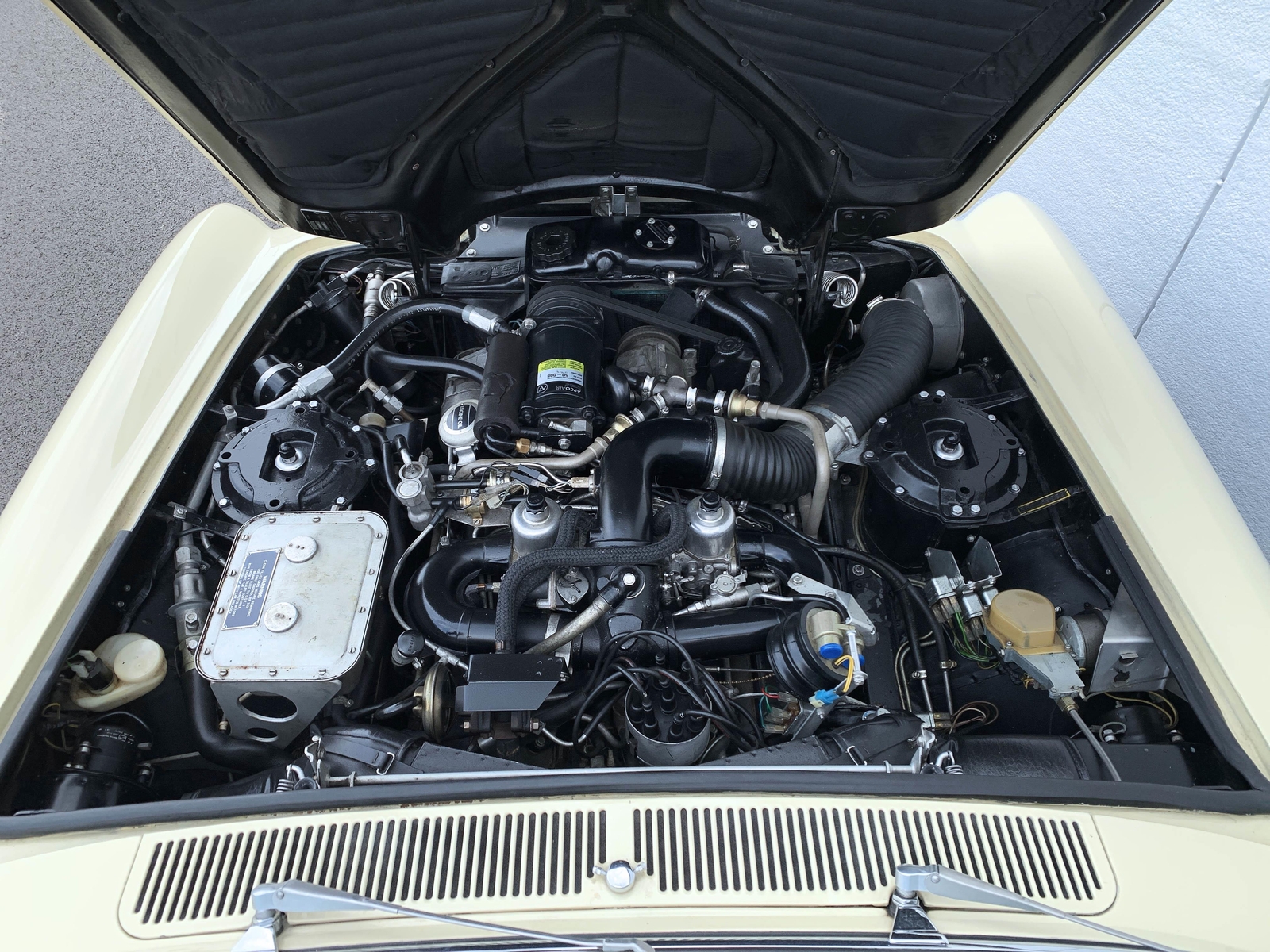 Rolls-Royce-Silver-Shadow-II-1979-Sedan-37