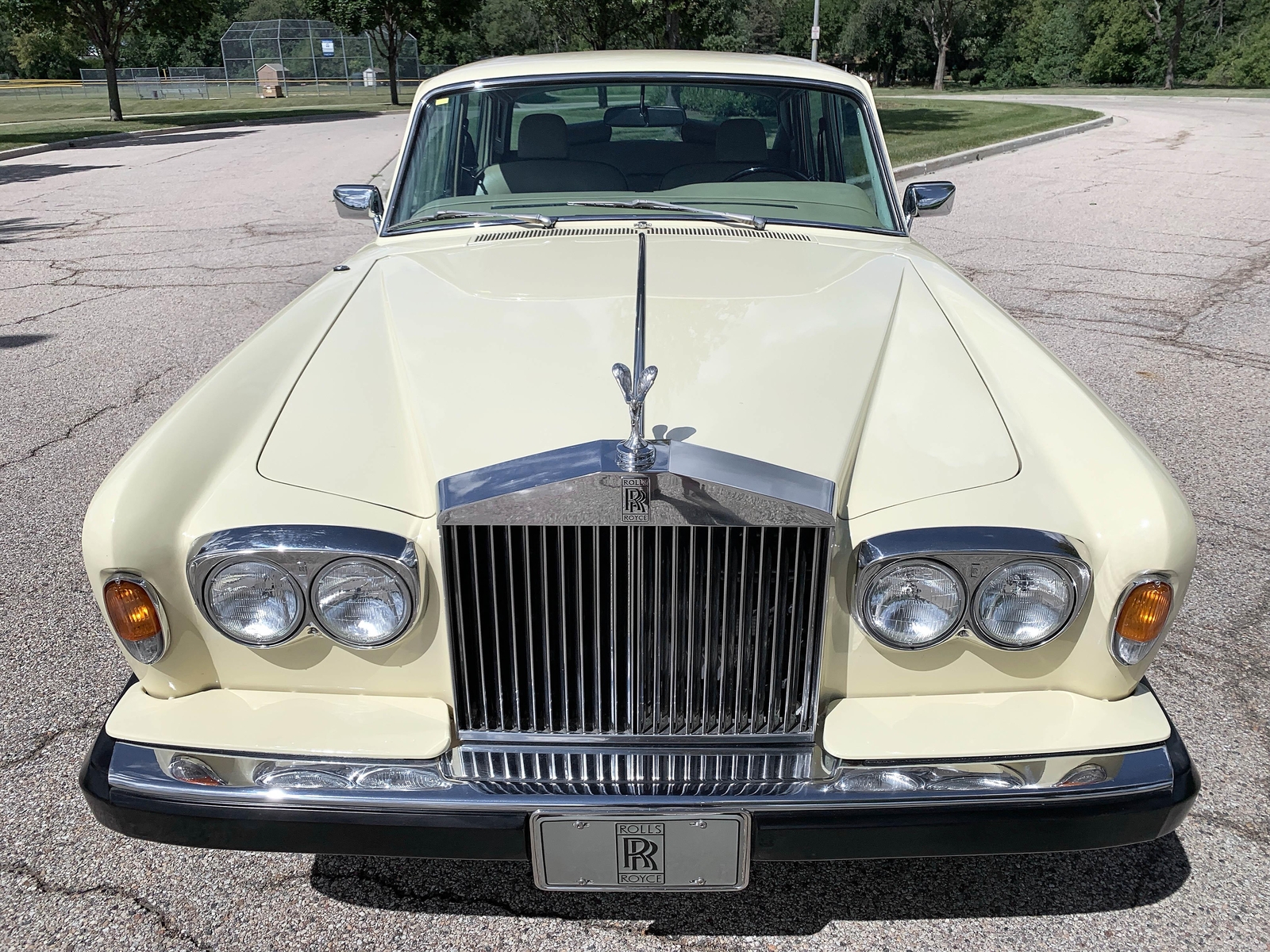 Rolls-Royce-Silver-Shadow-II-1979-Sedan-4