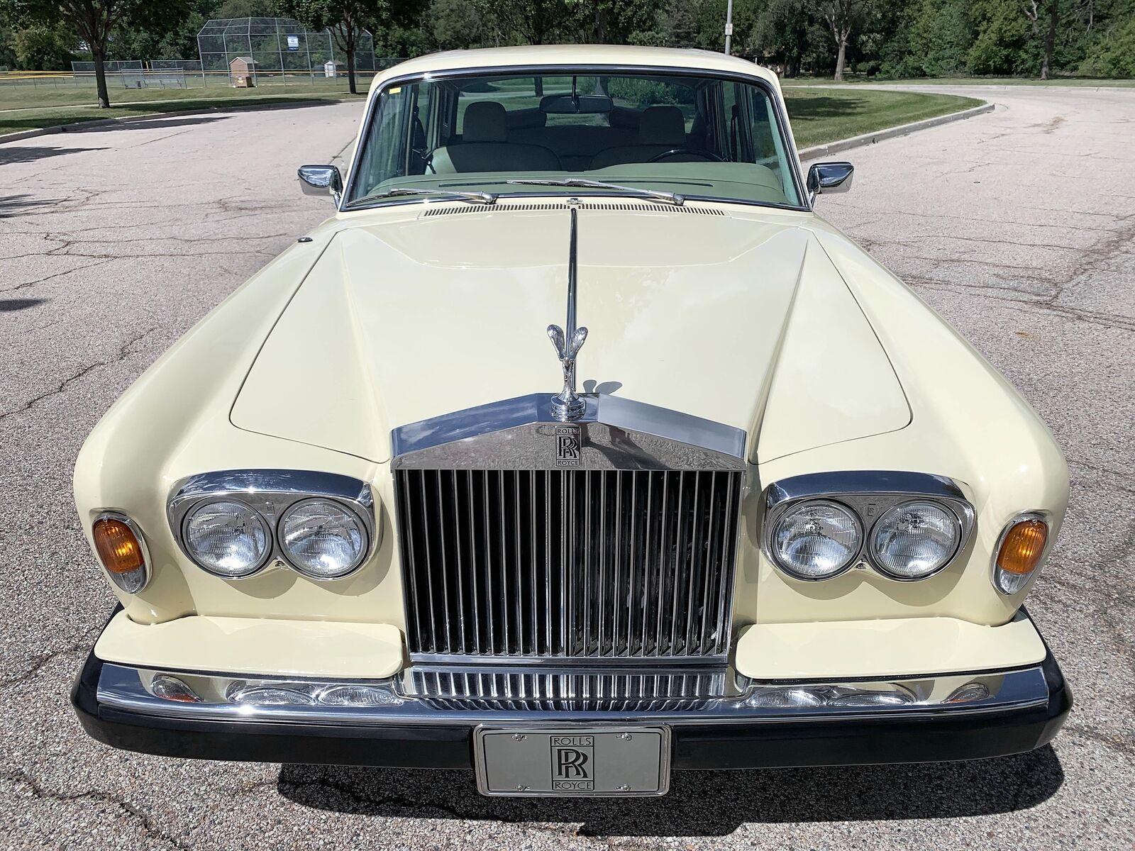 Rolls-Royce-Silver-Shadow-II-1979-Sedan-4