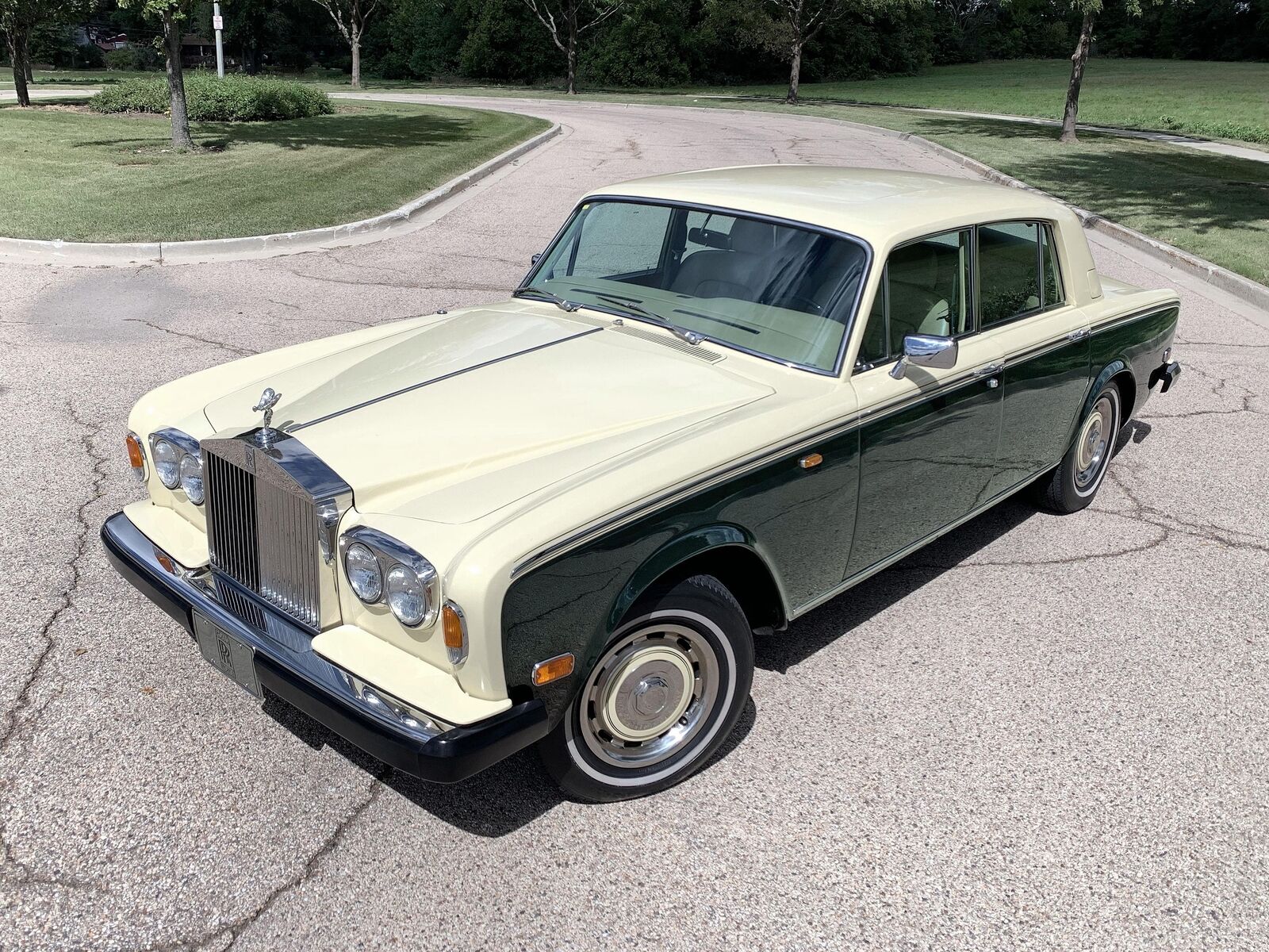 Rolls-Royce-Silver-Shadow-II-1979-Sedan